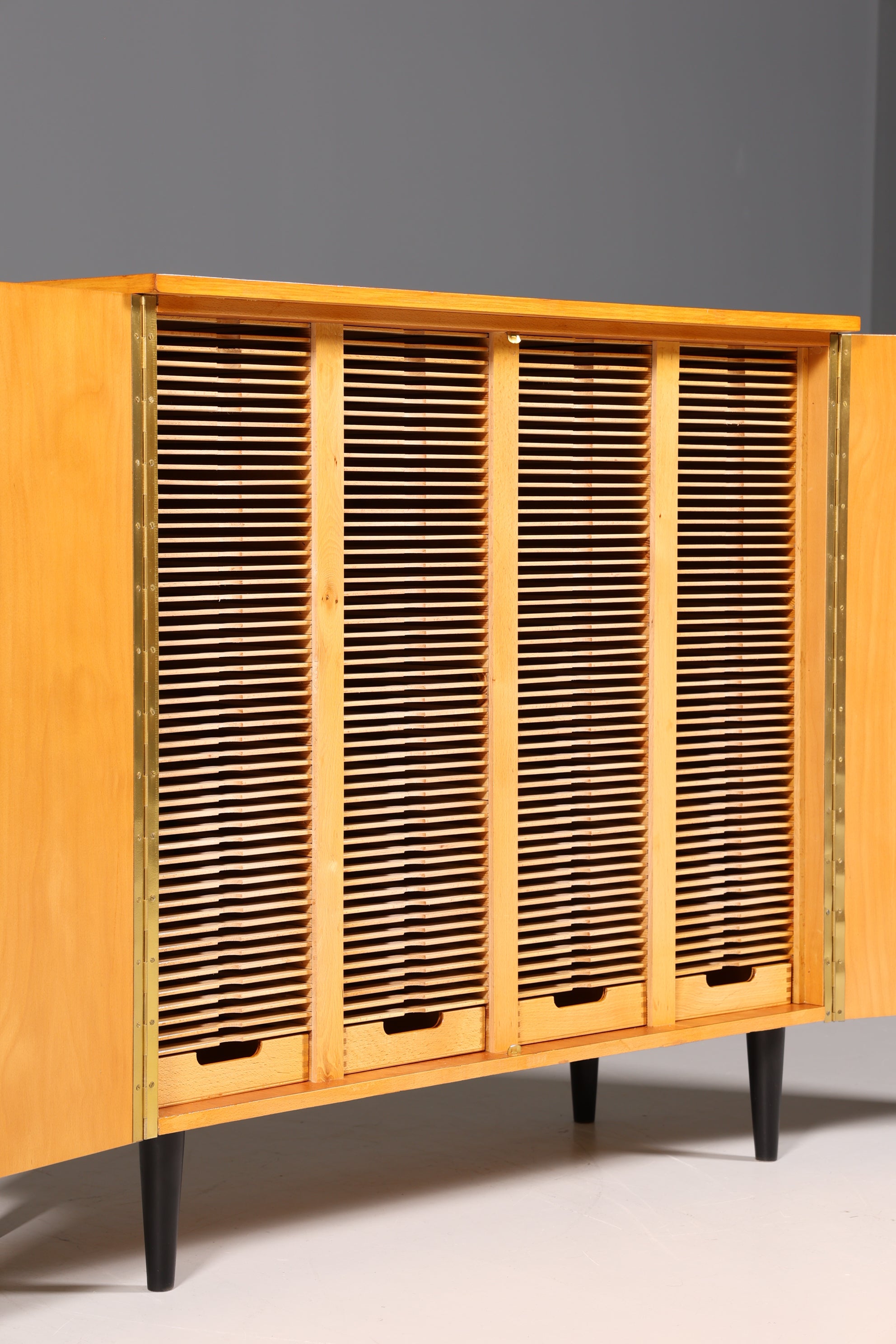 Wunderschöner Mid Century Schrank Vintage Schallplatten Schrank LP- Aufbewahrungsschrank