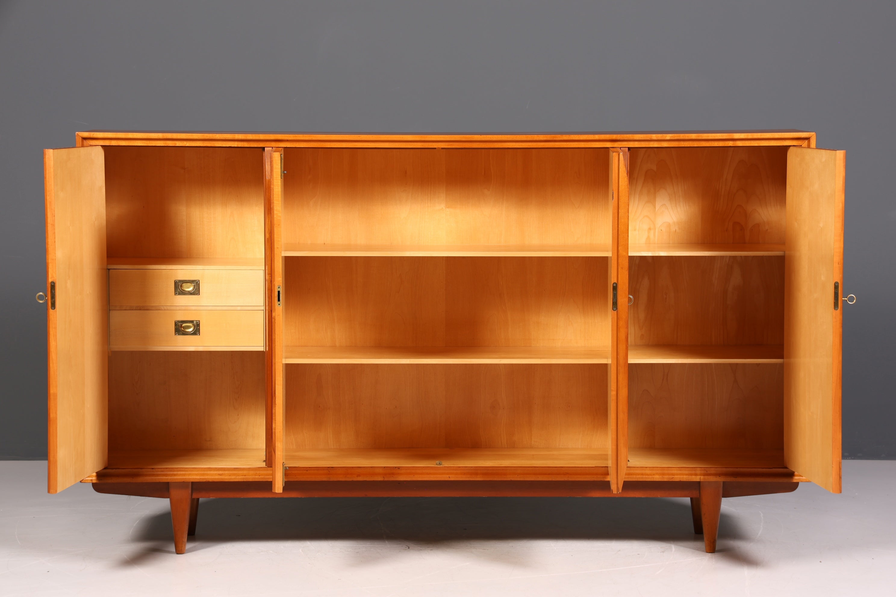 Meuble impressionnant réalisé par Leo Bub pour Bub Wertmöbel, armoire haute, classeur de style mid-century, armoire à linge