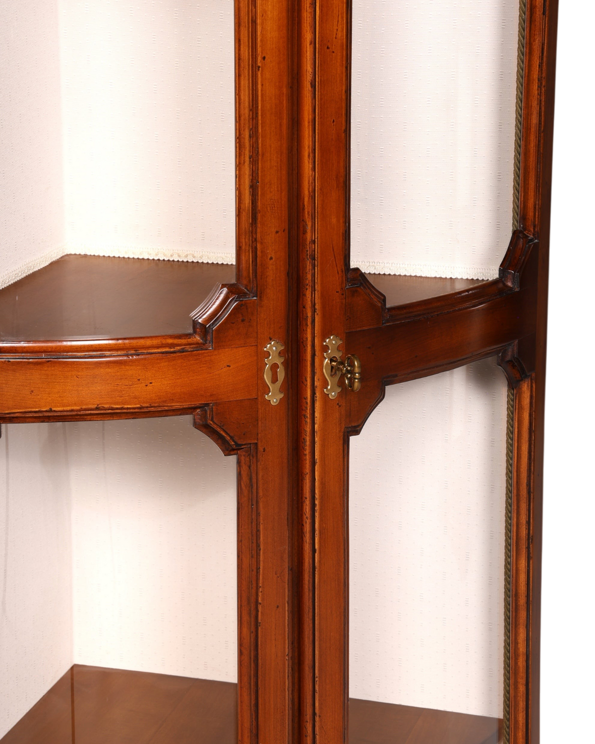 Wunderschöne Original Selva Eckvitrine Antik Stil Vitrine Schrank Geschirrschrank Glasvitrine