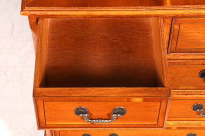 Commode anglaise en if, style rêveur, bois véritable, antiquité des années 1960