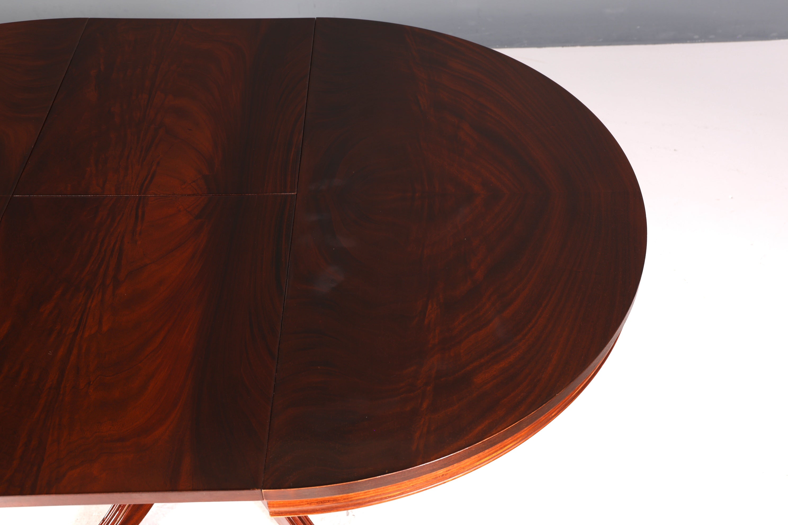 Belle table de salle à manger extensible anglaise, style antique, table de cuisine des années 60