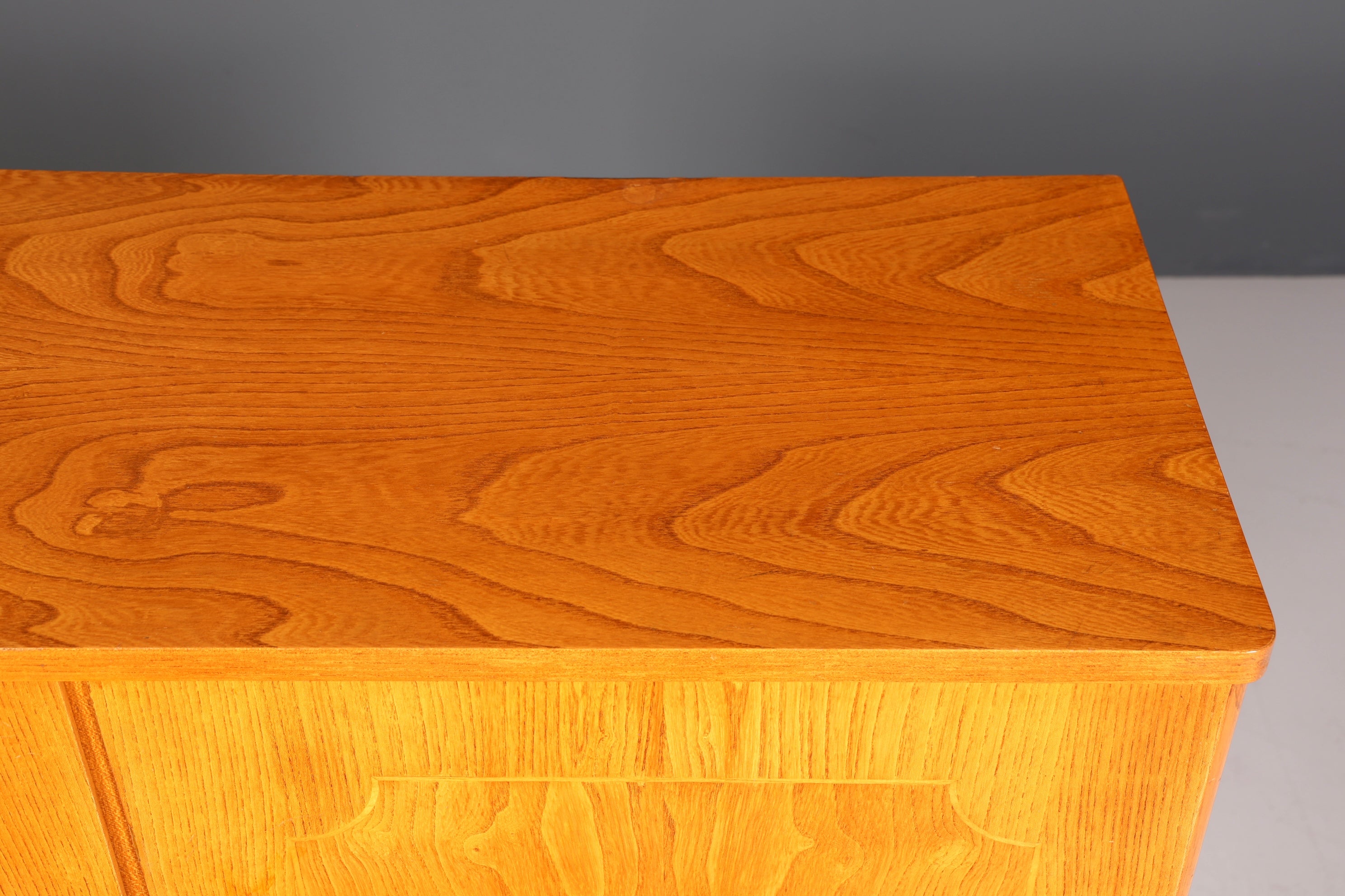 Magnifique meuble de style mid-century, armoire à linge des années 1960, classeur, commode