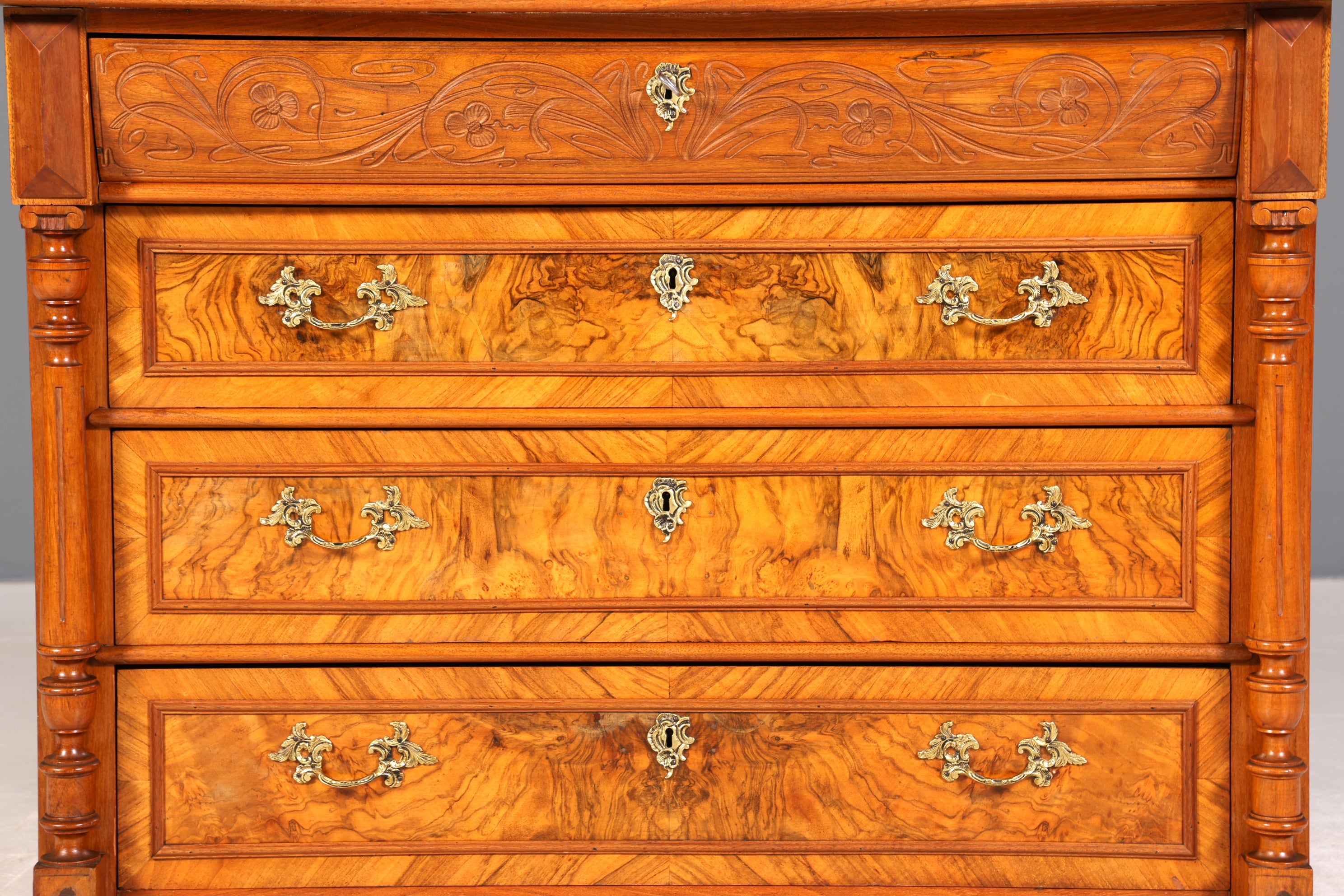 Wunderschöne Gründerzeit Kommode Louis Philippe Vertiko Nussbaum Sideboard um 1880