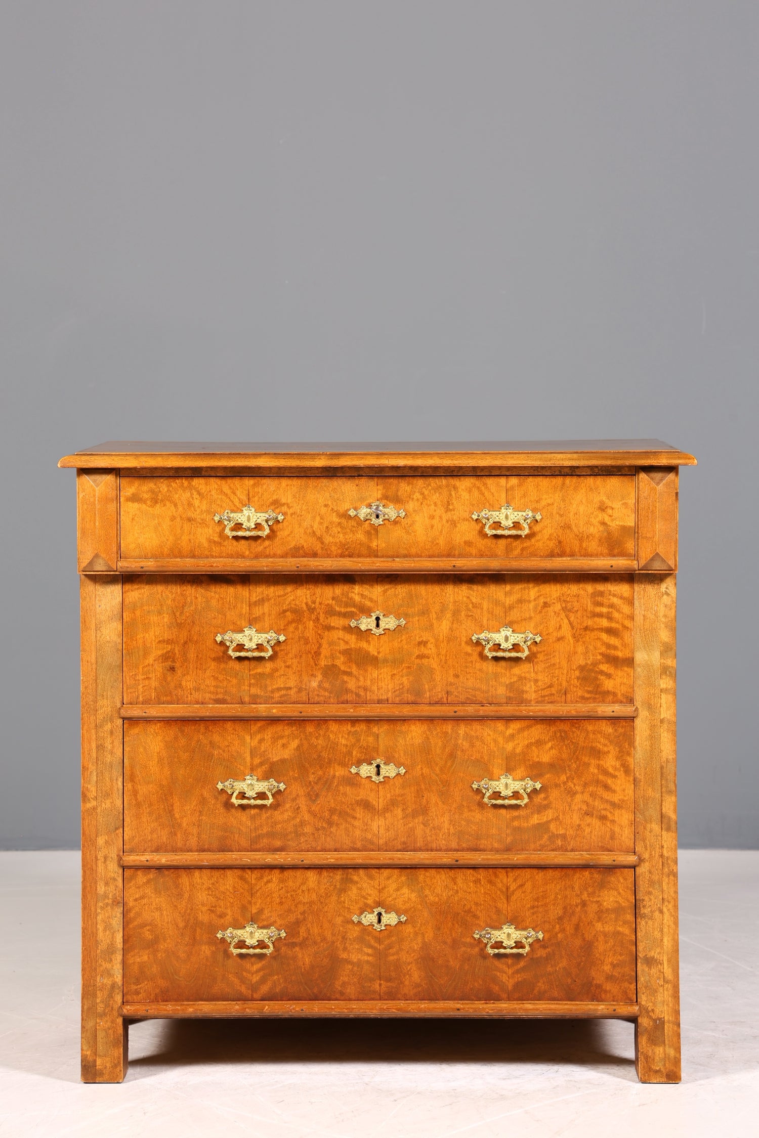 Stilvolle Gründerzeit Kommode Louis Philippe Nussbaum Sideboard um 1880 Antik Schubladenkommode
