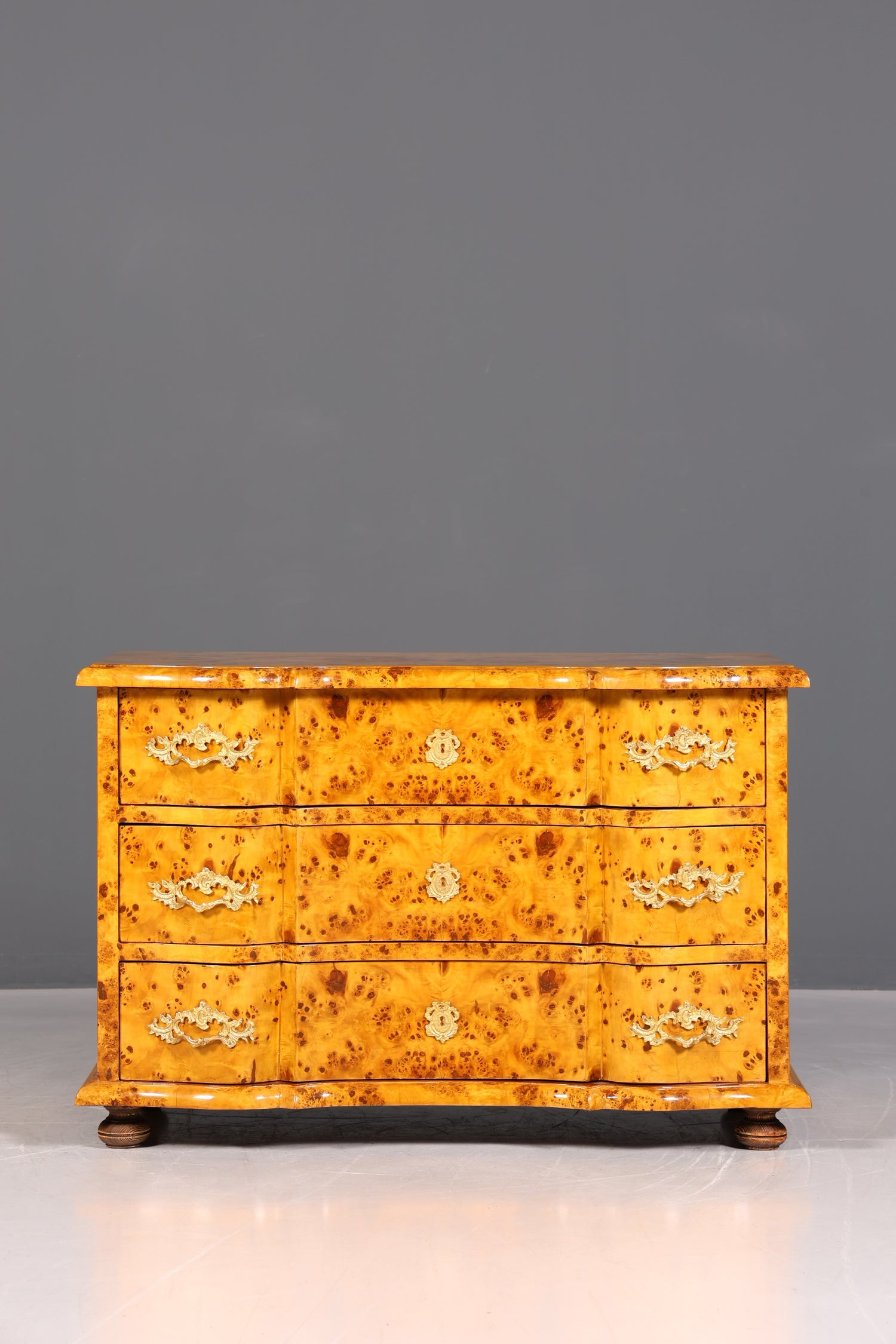 Buffet de style baroque royal, commode de style Louis XVI, commode de style ancien