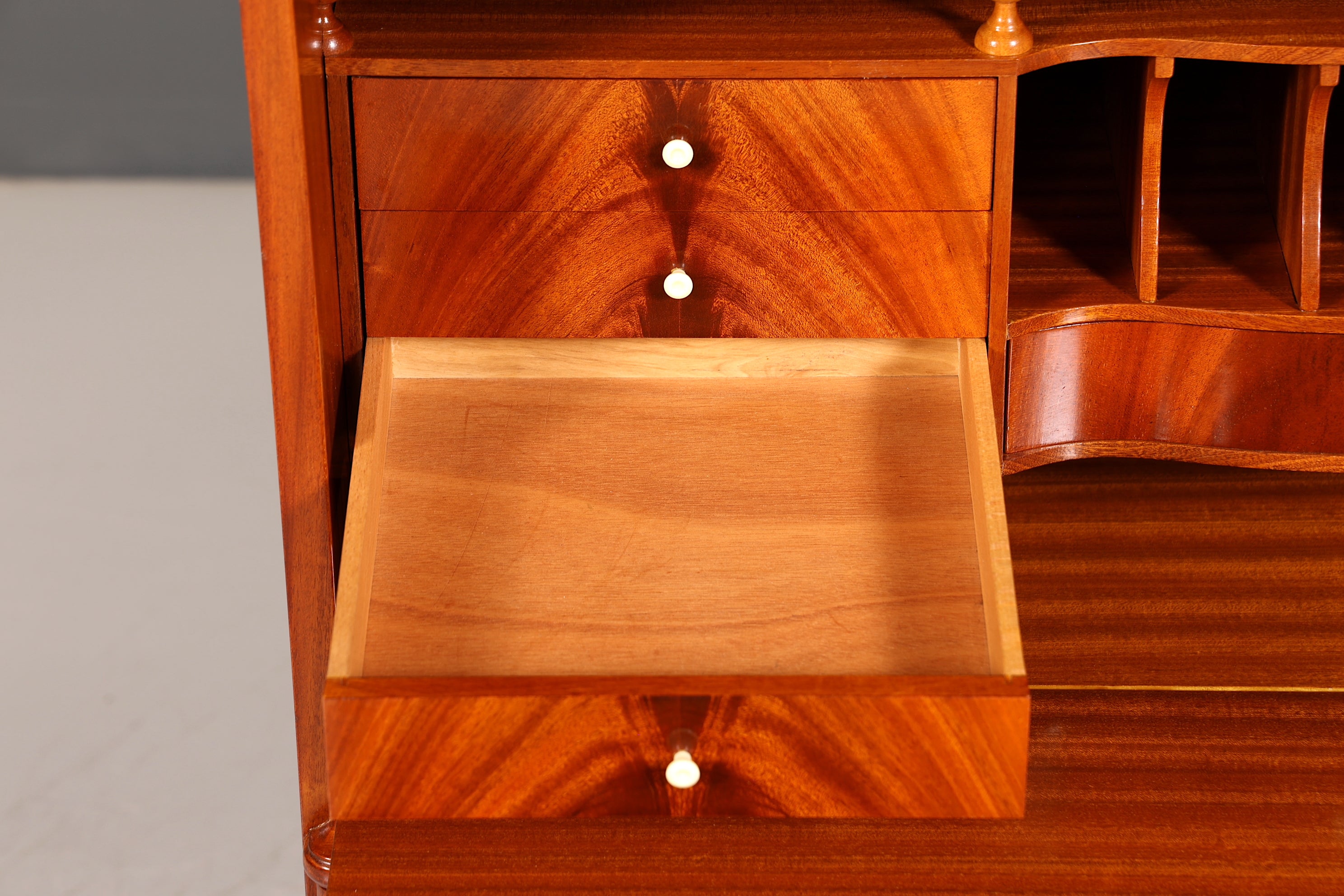 Wunderschöner Sekretär im Antik Stil Büro Kommode Art Deco Stil 50s Vertiko Schreibkommode Kommode