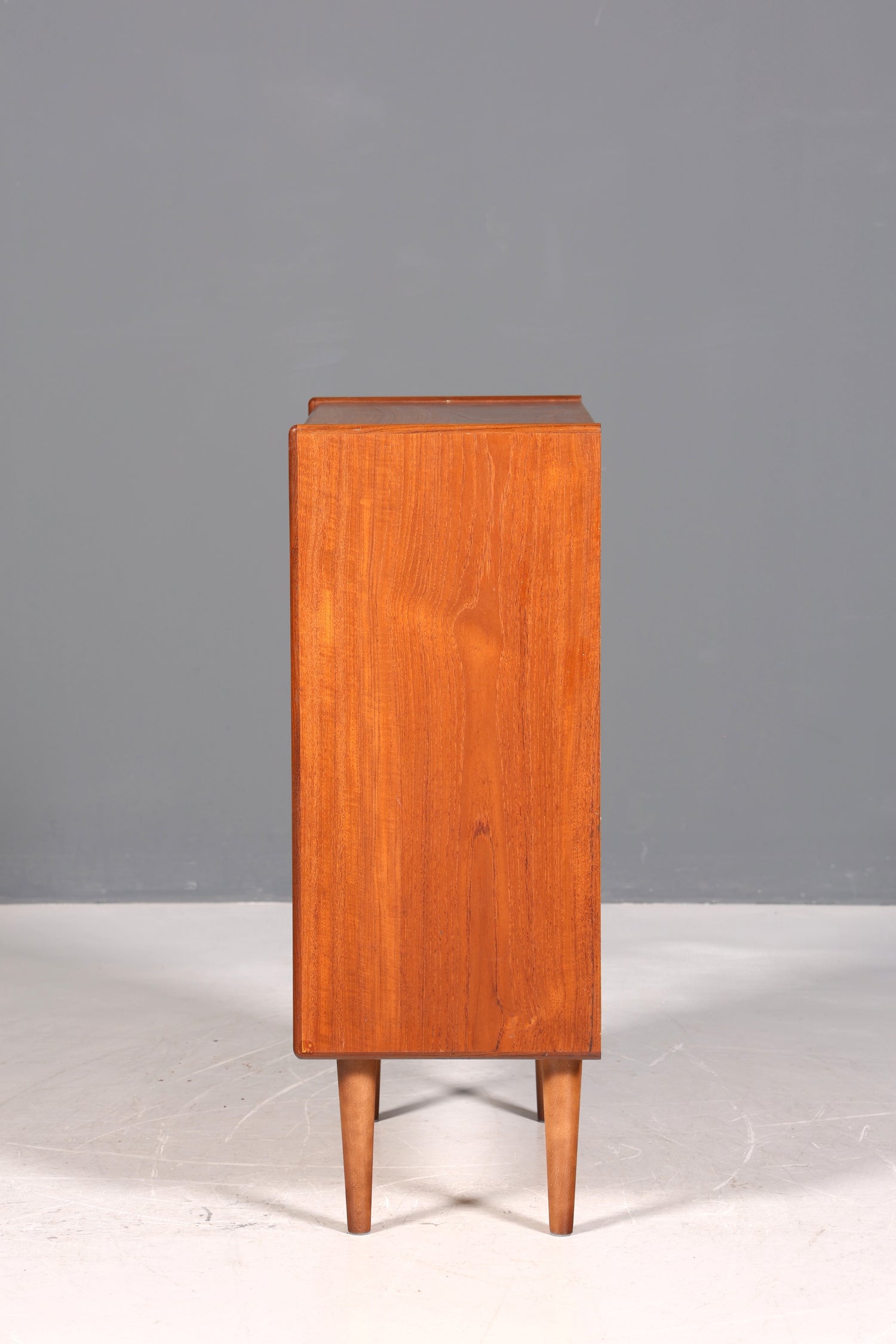 Magnifique commode vintage des années 60/70, design danois, style années 60/70.