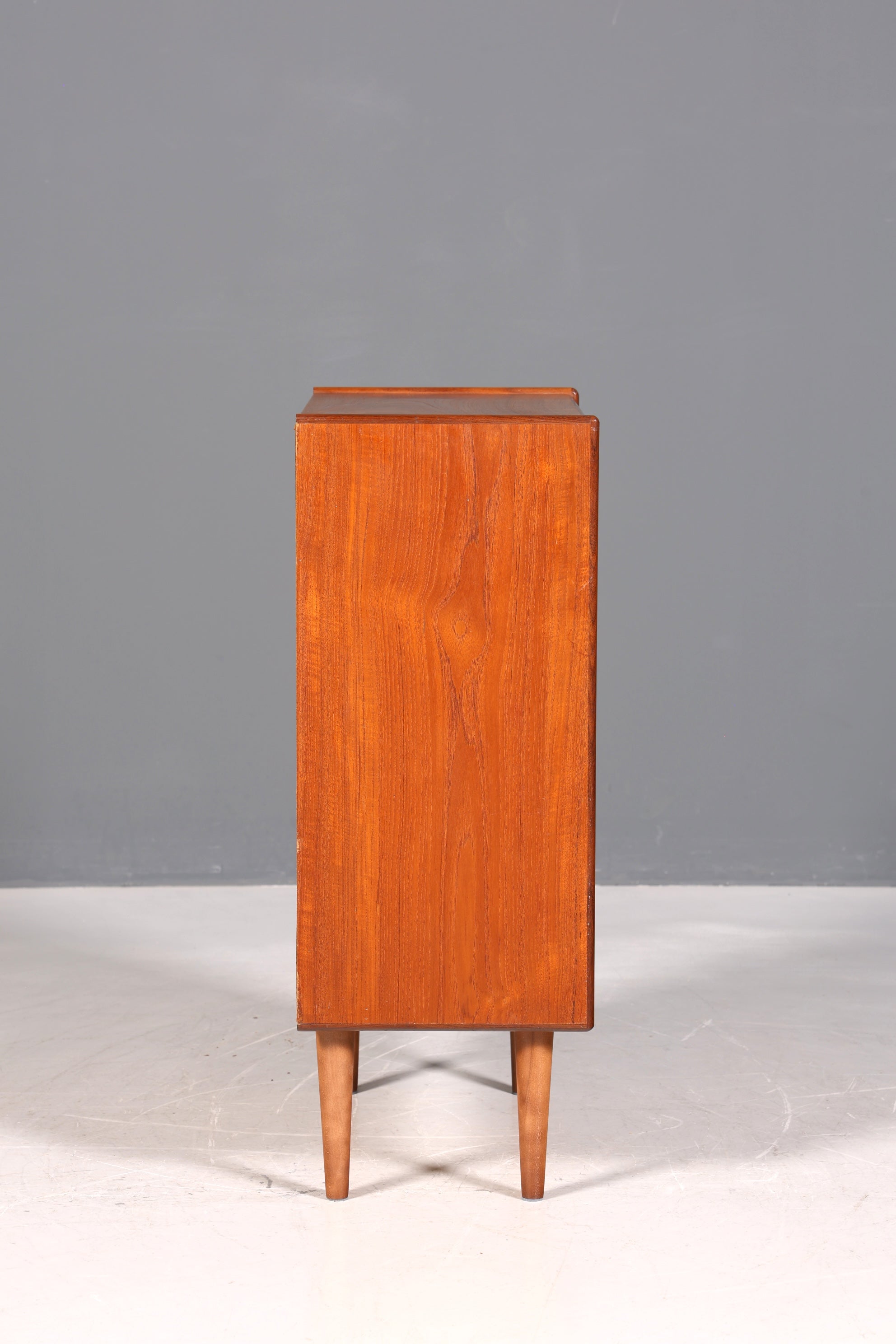 Magnifique commode vintage des années 60/70, design danois, style années 60/70.