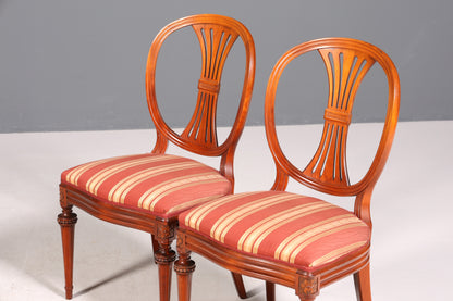 Ensemble de 4 chaises de salle à manger anglaises élégantes, chaises de cuisine antiques des années 1960.