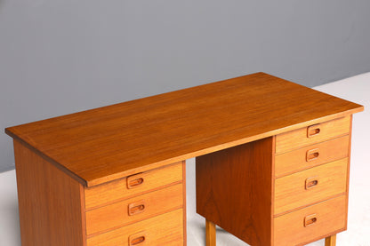 Magnifique bureau vintage de style danois, design des années 50, en bois de teck.