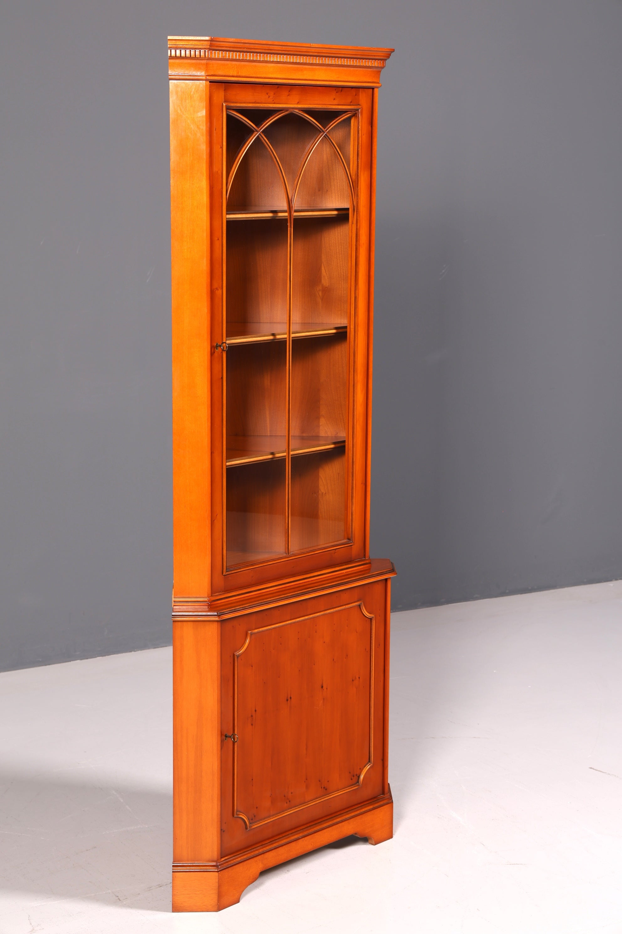 Wunderschöne Englische Eckvitrine Antik 60s Echt Holz Schrank Eckschrank Glasvitrine Vitrine