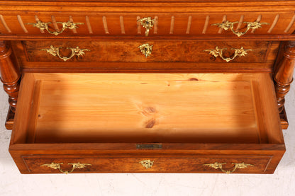 Élégante commode Gründerzeit (fin du XIXe siècle), style Louis Philippe, en noyer, buffet, vers 1880.