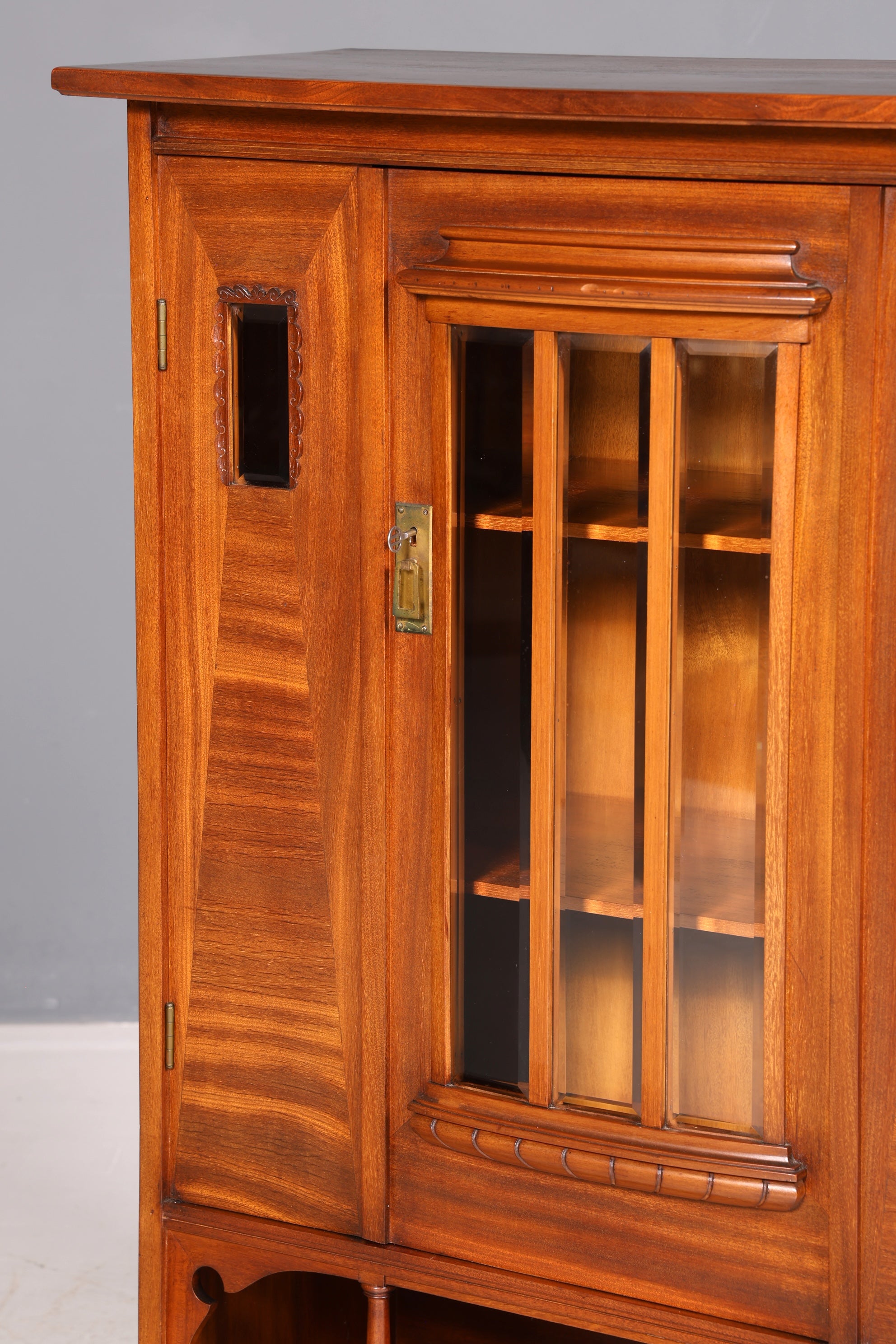 Traumhafte Jugendstil Vitrine Eiche Antik Holz Bücherschrank Schrank Geschirrschrank Glasvitrine Vintage