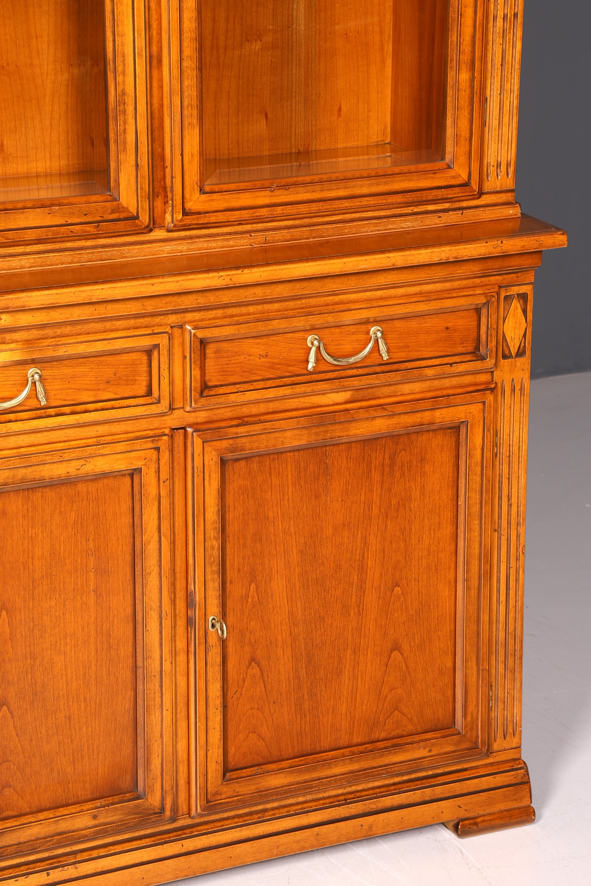 Traumhafte Original Selva Vitrine Antik Stil Massivholz Buffet Villa Borghese Schrank Bibliothek