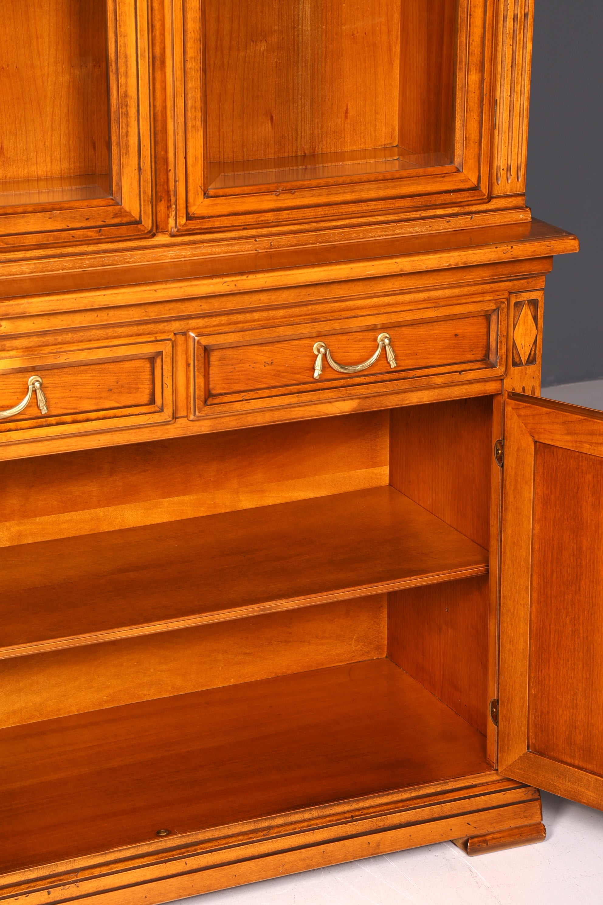 Traumhafte Original Selva Vitrine Antik Stil Massivholz Buffet Villa Borghese Schrank Bibliothek