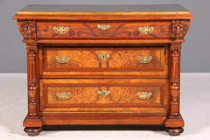 Commode élégante de style Louis-Philippe, en noyer, datant de la fin du XIXe siècle (Gründerzeit), vers 1880.