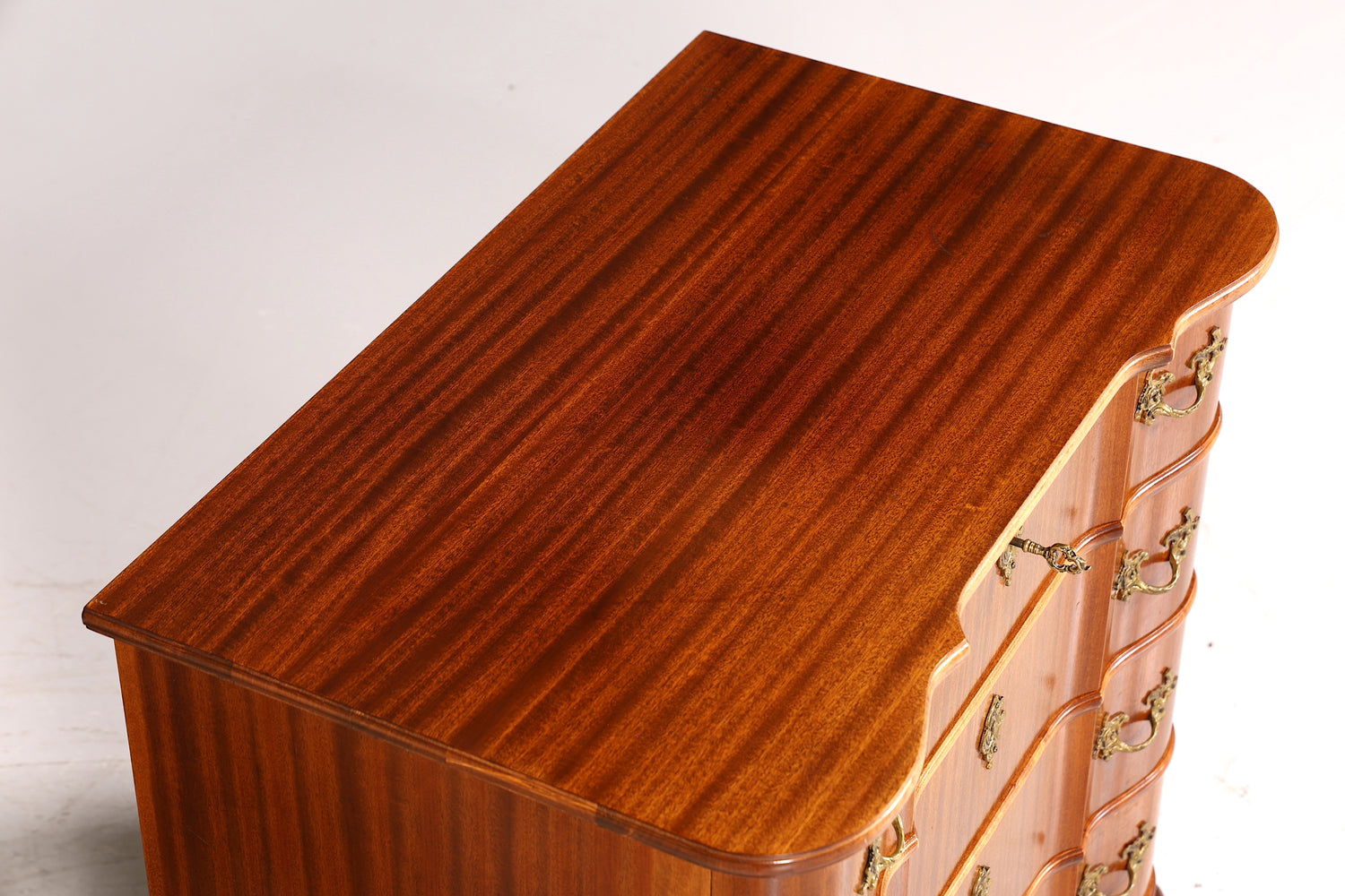 Stilvolle geschwungene Kommode im Barock Stil Sideboard Englisch Schubladenkommode