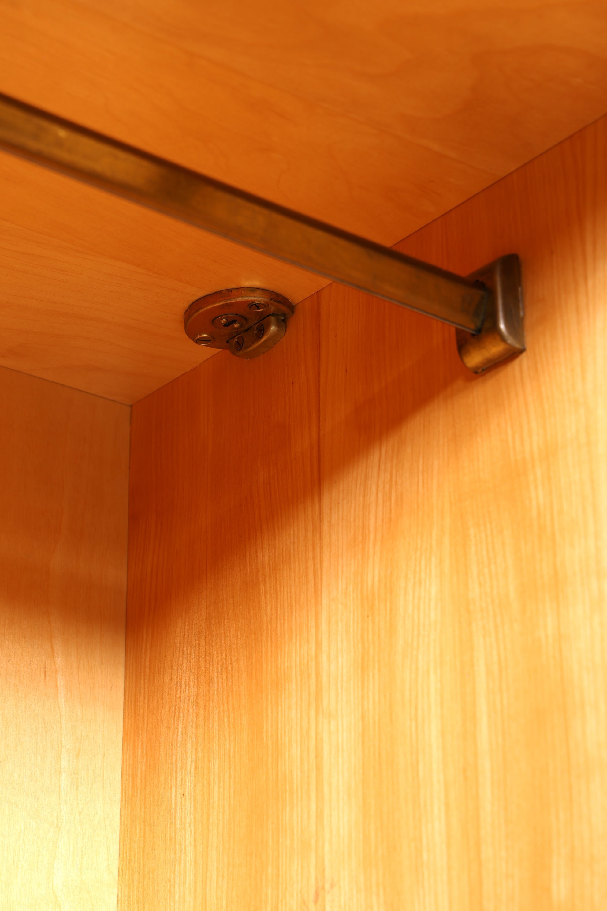 Armoire de style mid-century, meuble vintage, design danois rétro, armoire à linge en teck, meuble d&