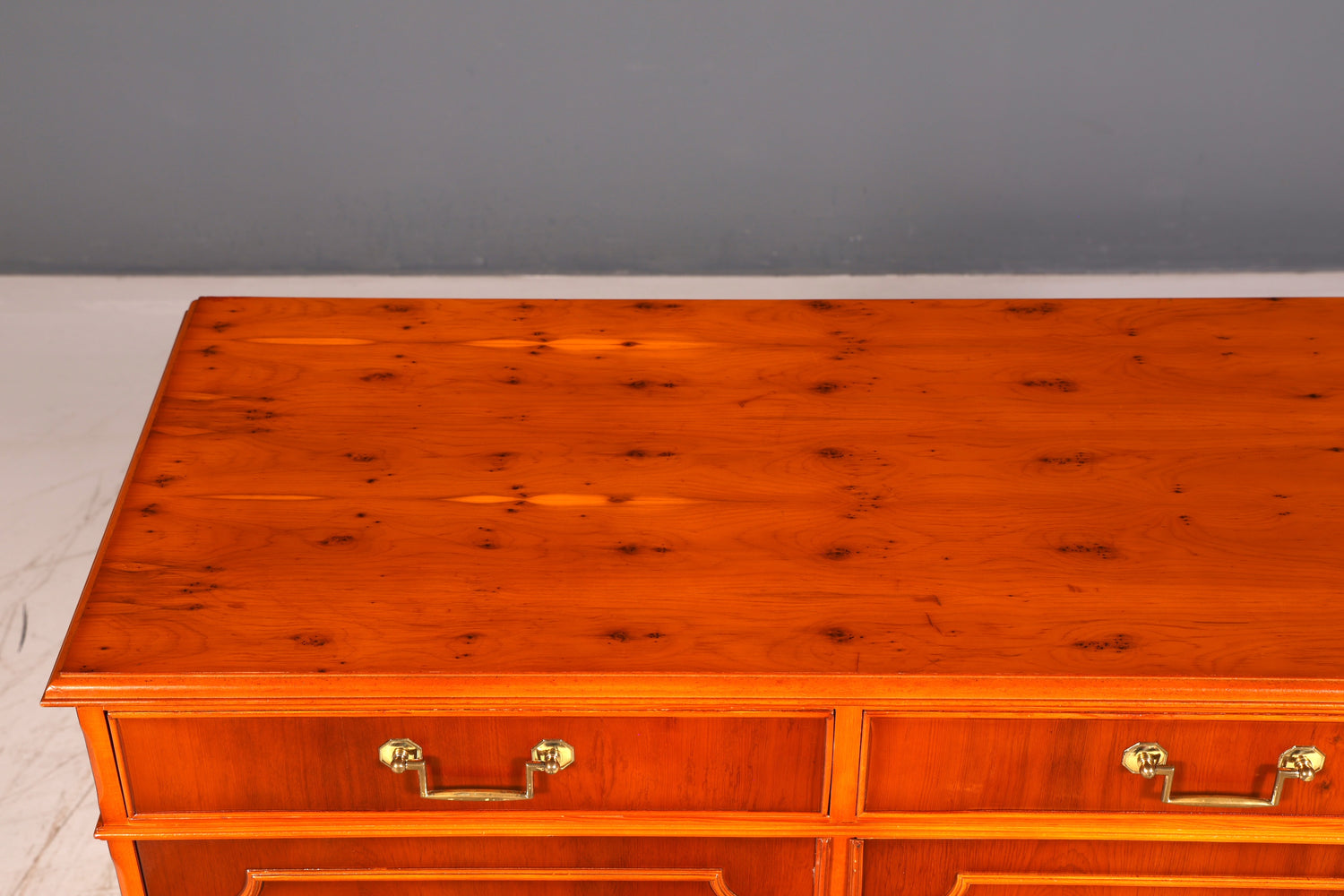 Wunderschönes Englisches Sideboard Eibe Antik Buffetschrank Kommode Schrank Anrichte Vintage