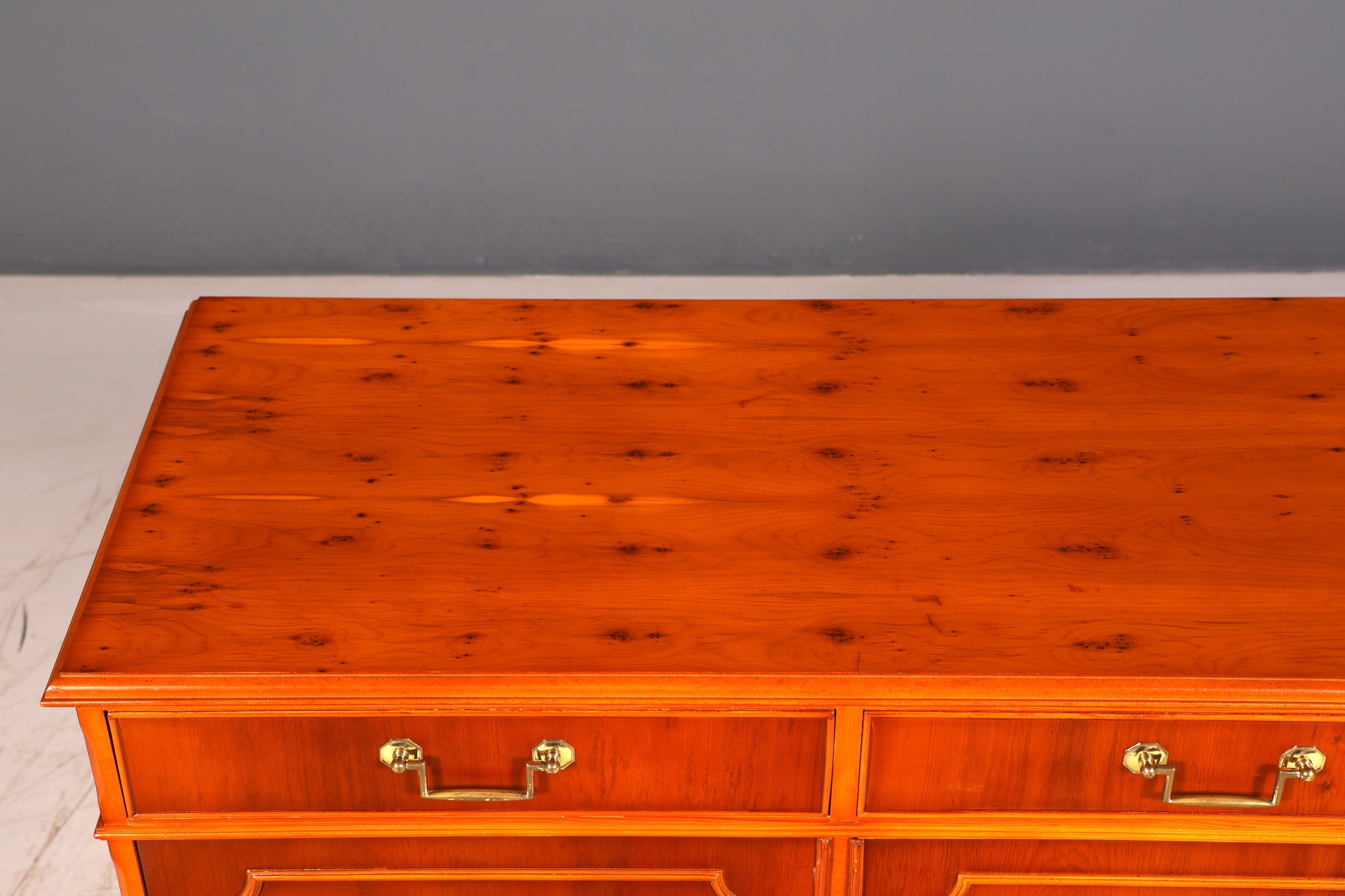 Wunderschönes Englisches Sideboard Eibe Antik Buffetschrank Kommode Schrank Anrichte Vintage