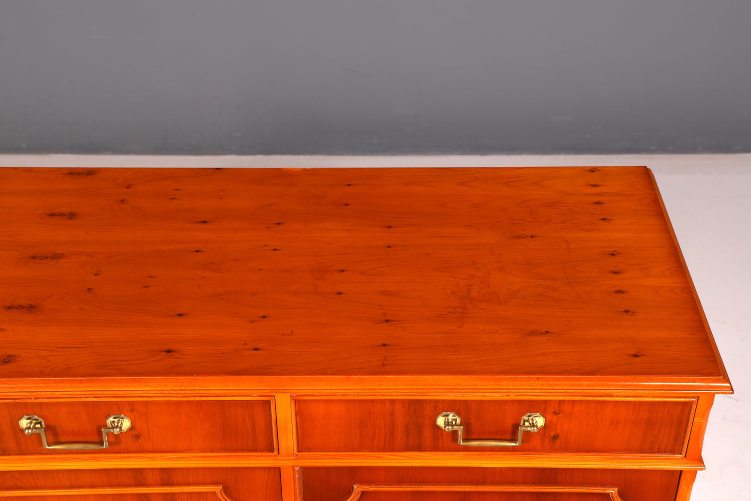 Wunderschönes Englisches Sideboard Eibe Antik Buffetschrank Kommode Schrank Anrichte Vintage