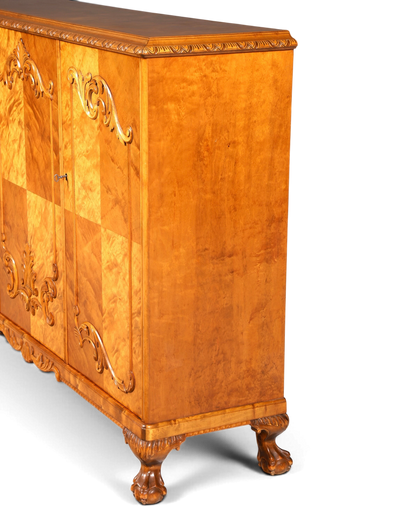 Hauptstadt Möblerei Chippendale Highboard aus massivem Holz mit kunstvollen Schnitzereien und edler Maserung