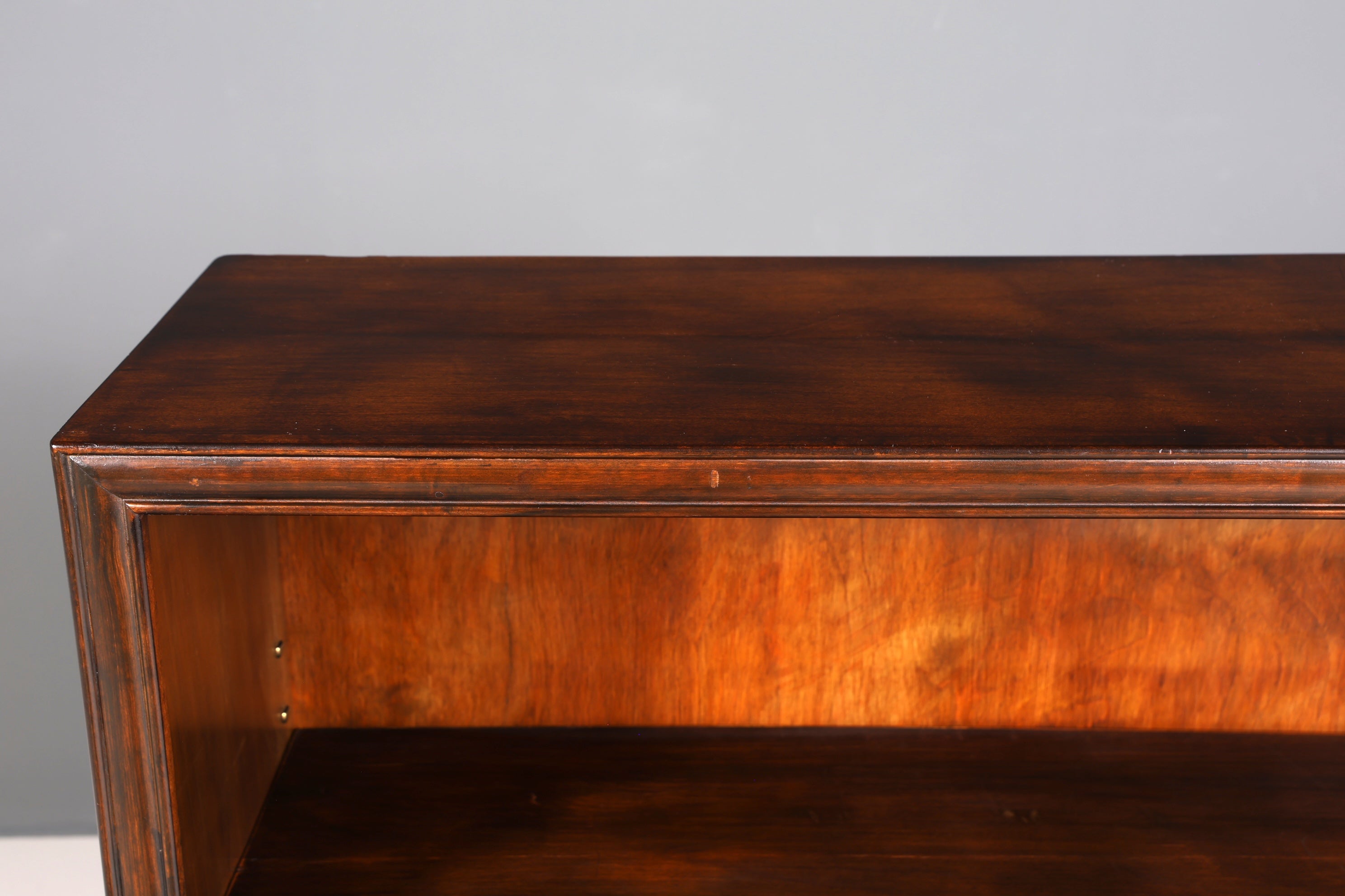 F691 Finition Belle étagère Chippendale, bois véritable, bibliothèque de style baroque