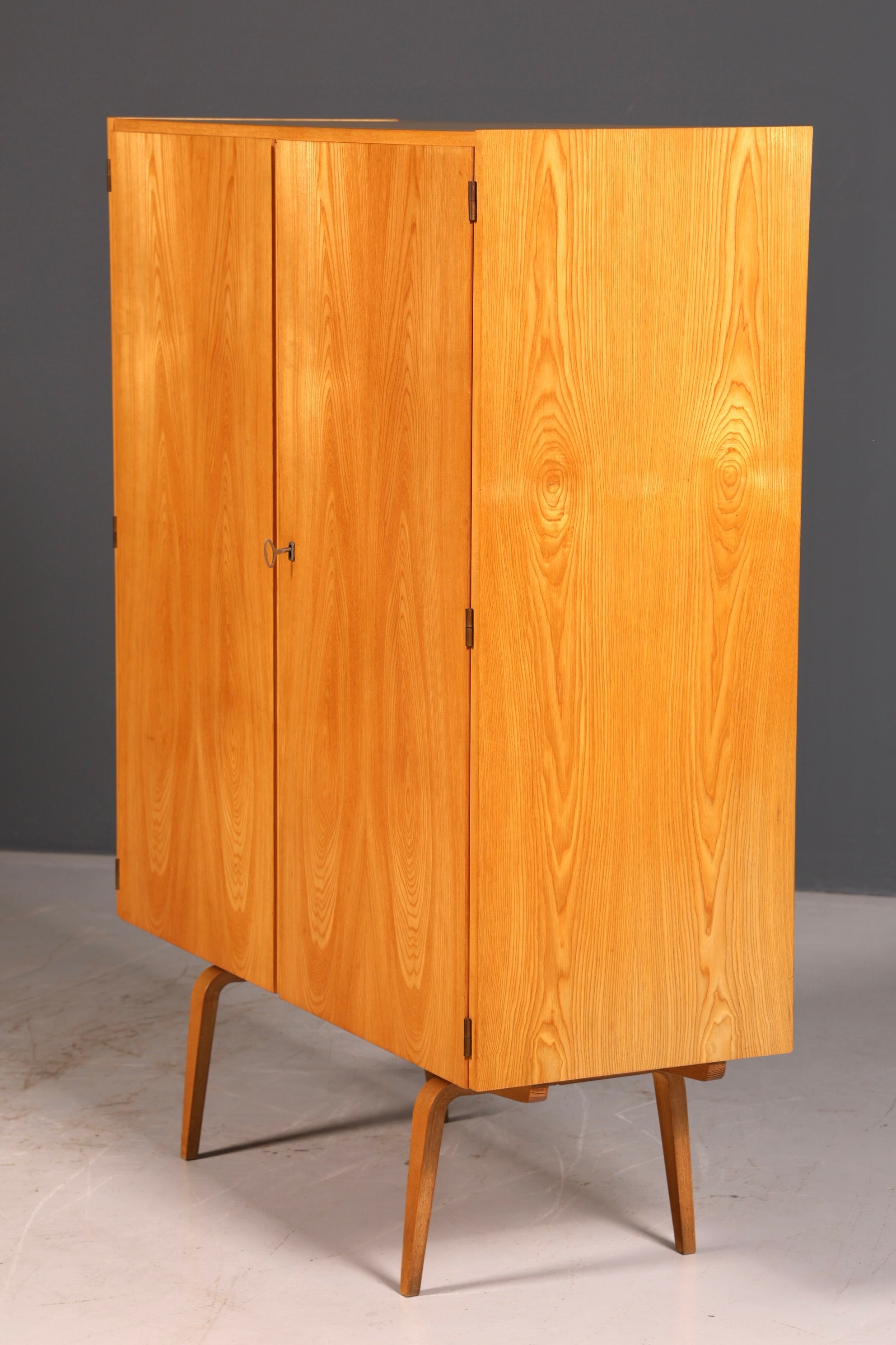 Wunderschöner Hellerau Schrank Modell 427 Mid Century Vintage Aktenschrank Highboard Vertiko Wäscheschrank