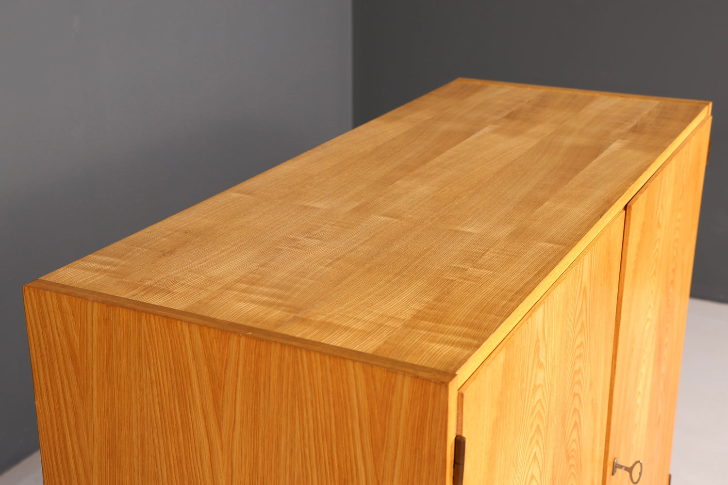 Wunderschöner Hellerau Schrank Modell 427 Mid Century Vintage Aktenschrank Highboard Vertiko Wäscheschrank