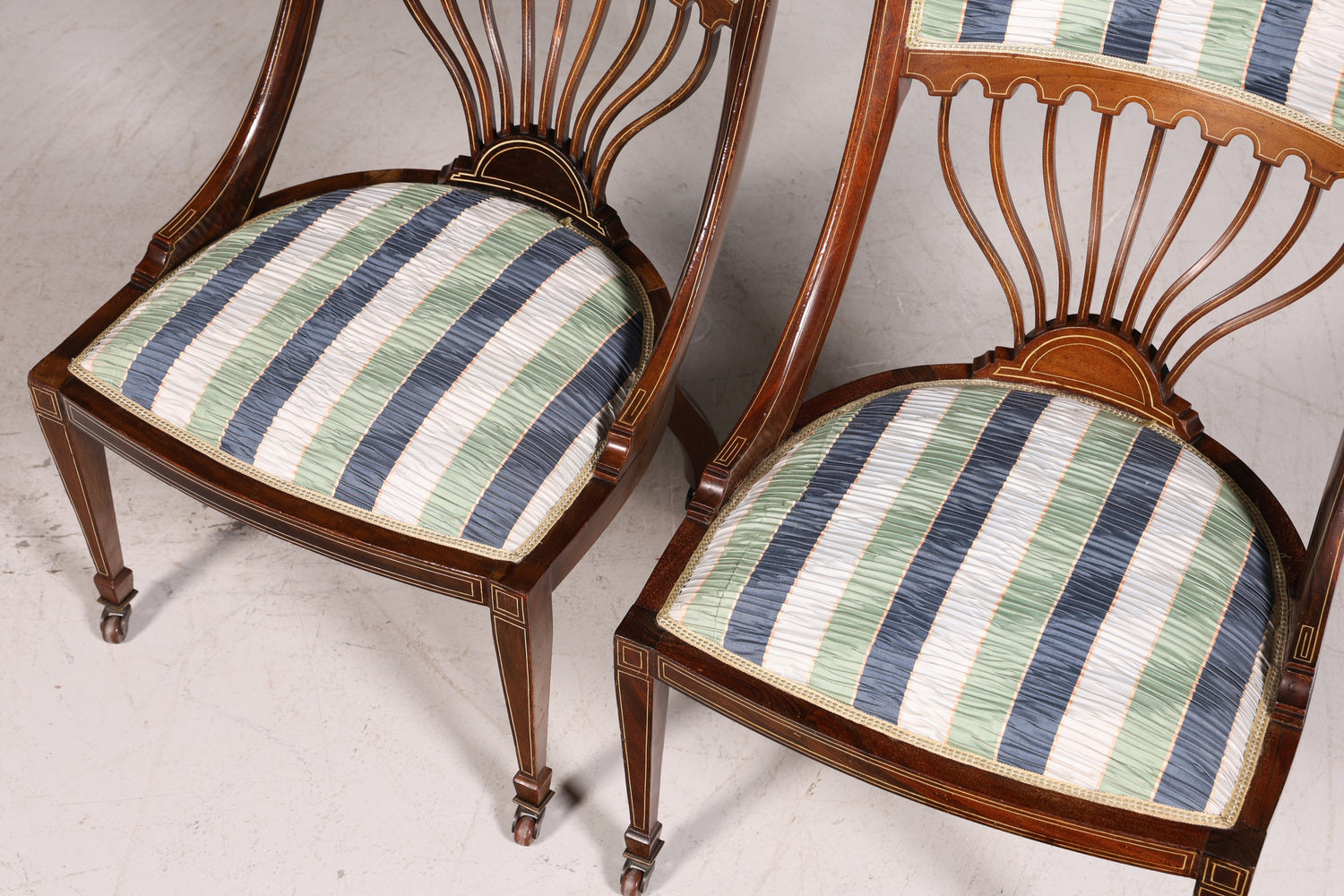 F695 Finition 2x Chaises anglaises élégantes, chaises de salle à manger anglaises, chaises de cuisine antiques des années 1960, ensemble de chaises