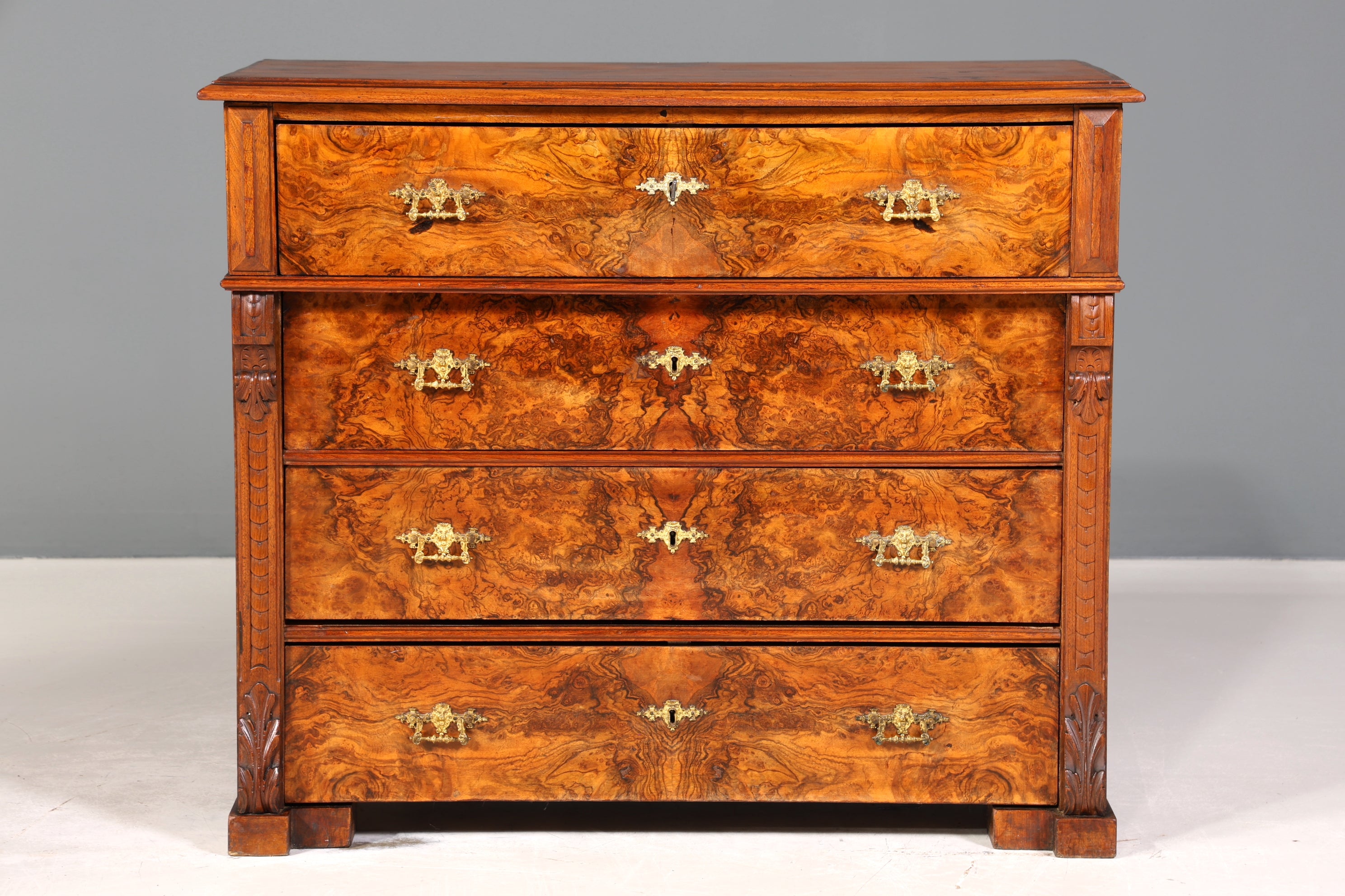 Traumhafte Gründerzeit Kommode Louis Philippe Nussbaum Sideboard um 1880 Antik Schubladenkommode