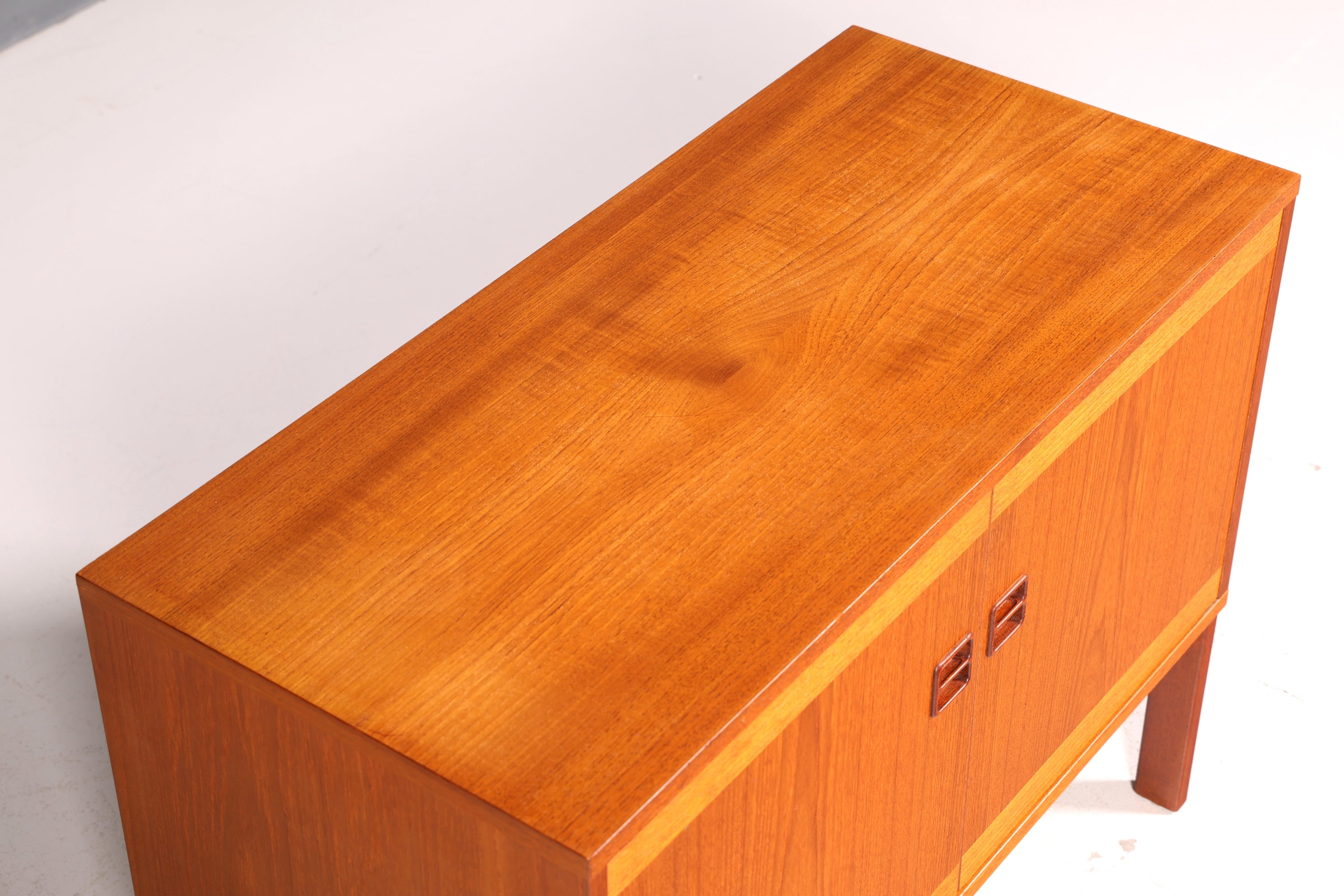 Wunderschöne Mid Century Kommode Vintage Schrank Retro Flurkommode 60s Sideboard Regal Designklassiker