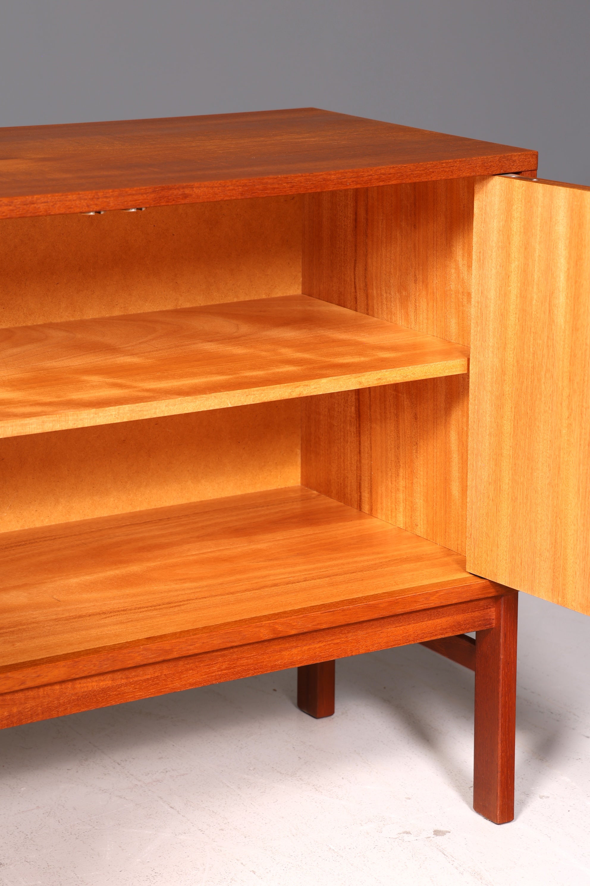 Wunderschöne Mid Century Kommode Vintage Schrank Retro Flurkommode 60s Sideboard Regal Designklassiker