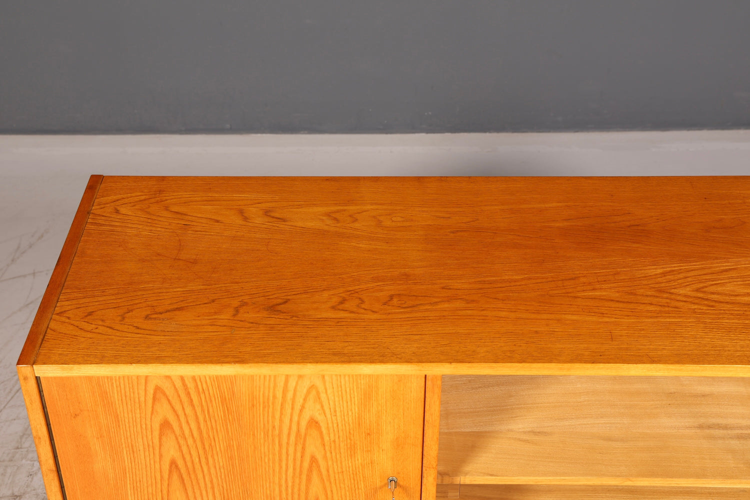 Wunderschönes Original Hellerau Franz Ehrlich Sideboard Modell 602 Mid Century Vitrine Anrichte VEB echt Holz