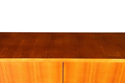 Hauptstadt Möblerei Mid Century Sideboard aus hellem Echtholz mit sichtbarer Maserung in 60er Jahre Optik