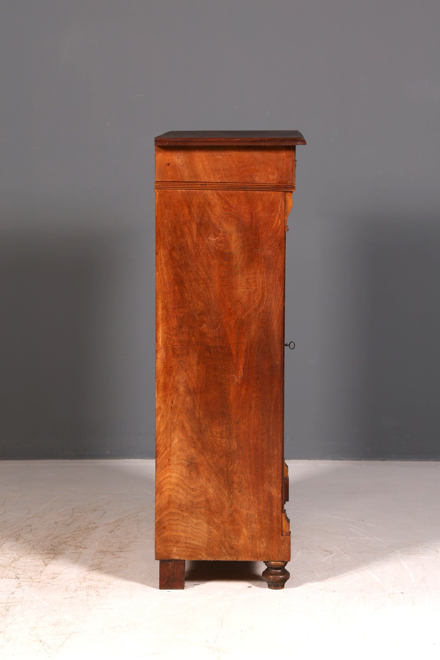 Magnifique meuble de rangement Art nouveau de l’époque Gründerzeit, armoire antique, meuble haut, commode, buffet vintage