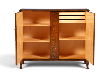 Hauptstadt Möblerei Art Deco Schrank aus massivem Holz mit offener Front, Regalböden und Schubladen um 1930