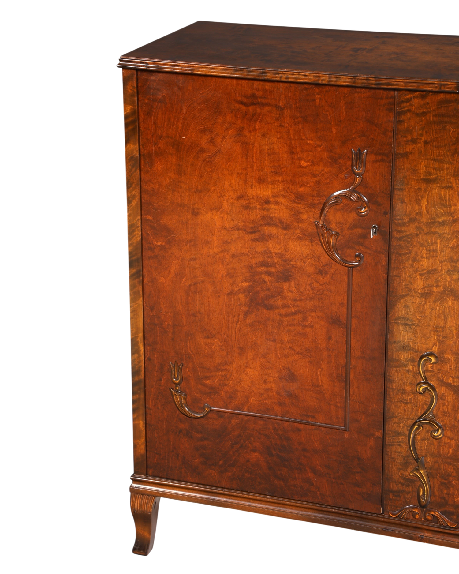 Hauptstadt Möblerei Art Deco Schrank aus massivem Holz mit edler Maserung und kunstvollen Verzierungen um 1930