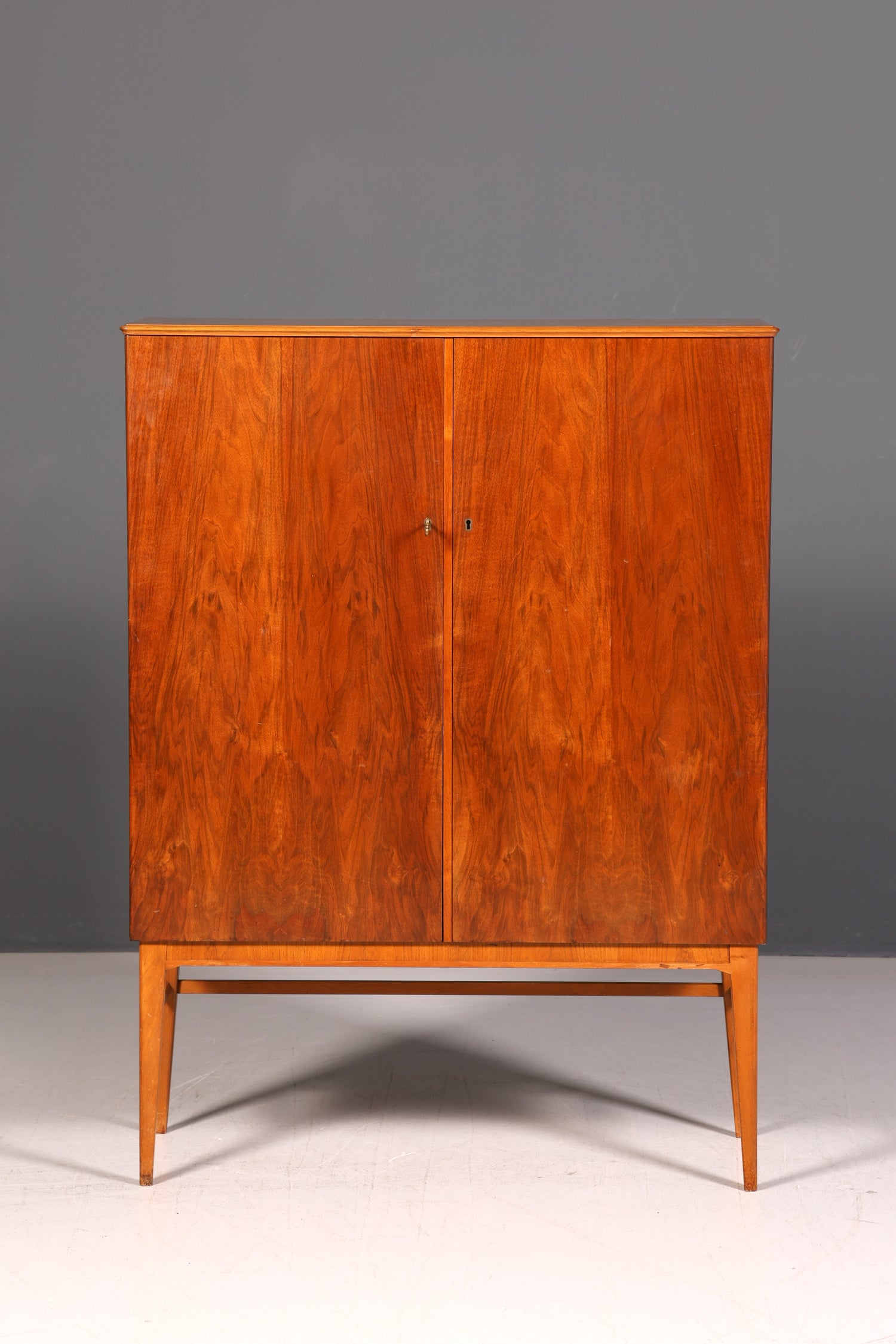 Wunderschöner Mid Century Schrank 60er Jahre Wäscheschrank Aktenschrank Kommode Vintage Designer