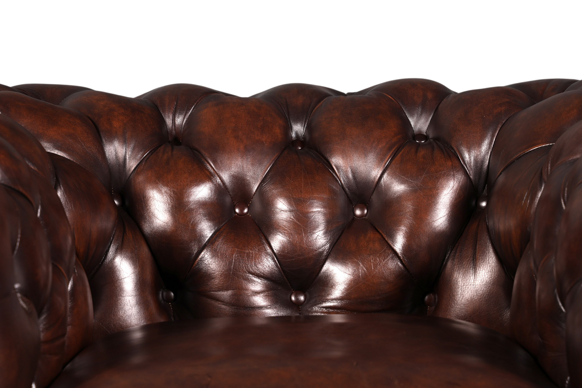 Hauptstadt Möblerei Original Chesterfield Sessel aus braunem Echtleder mit klassischer Knopfheftung