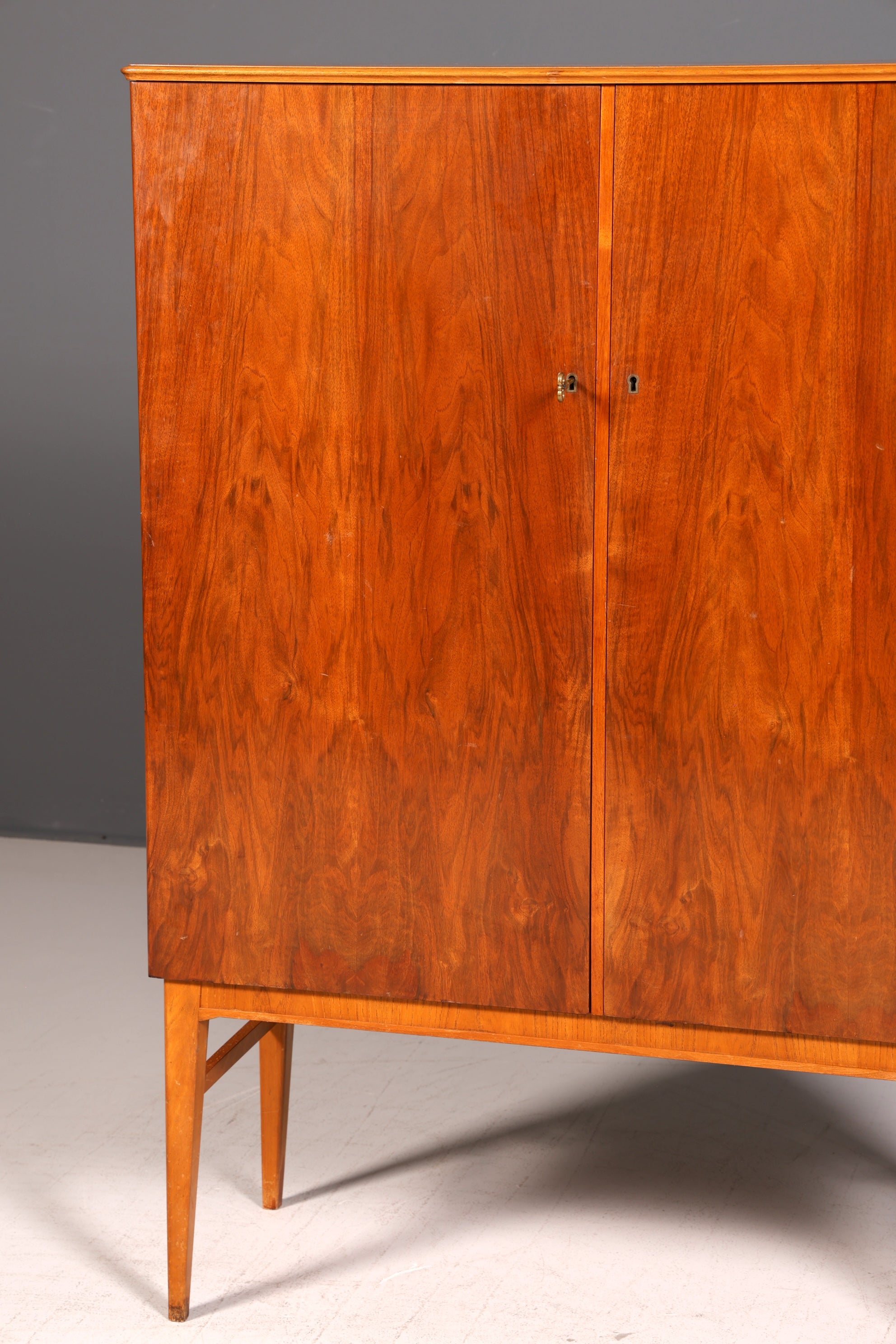 Wunderschöner Mid Century Schrank 60er Jahre Wäscheschrank Aktenschrank Kommode Vintage Designer