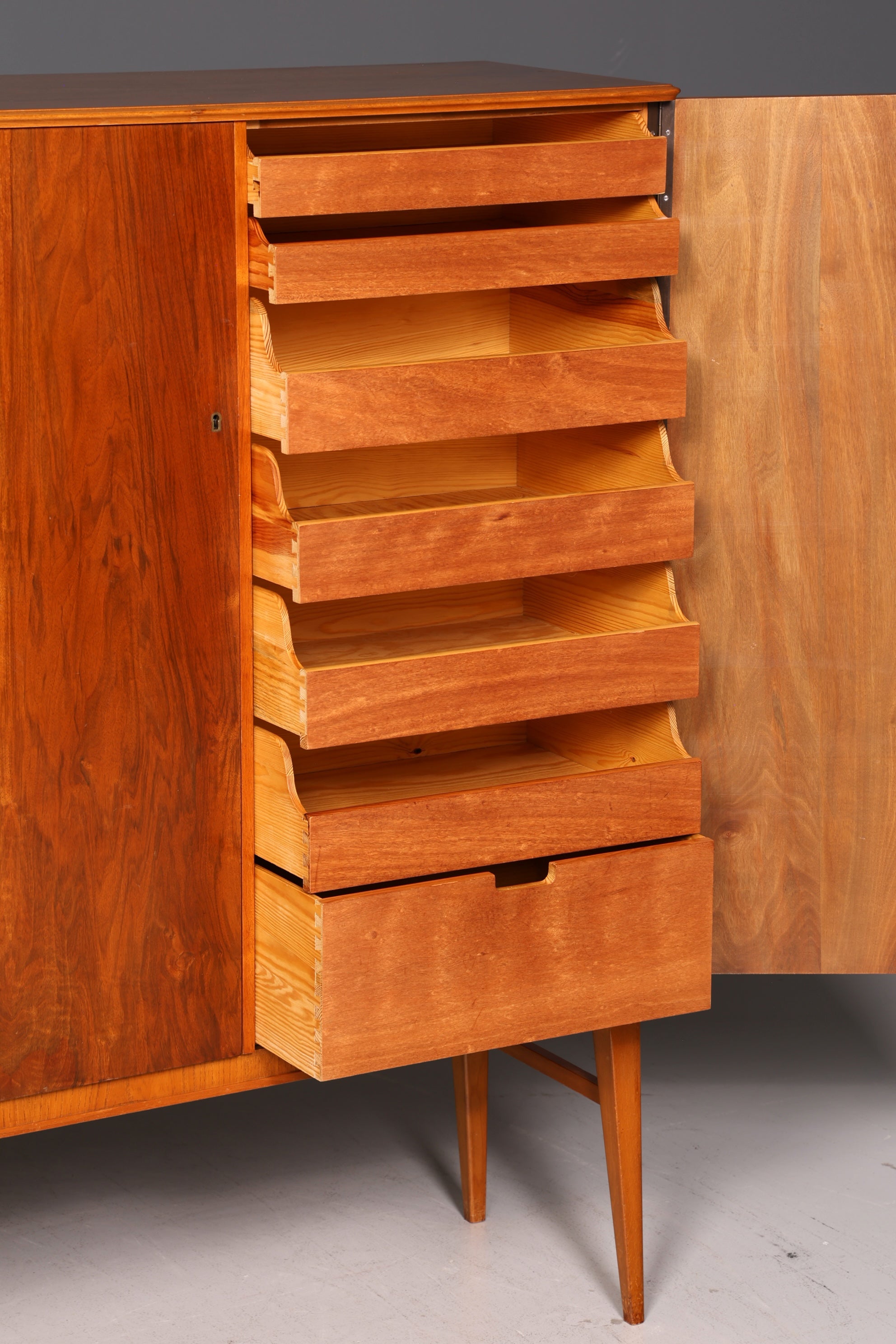 Wunderschöner Mid Century Schrank 60er Jahre Wäscheschrank Aktenschrank Kommode Vintage Designer