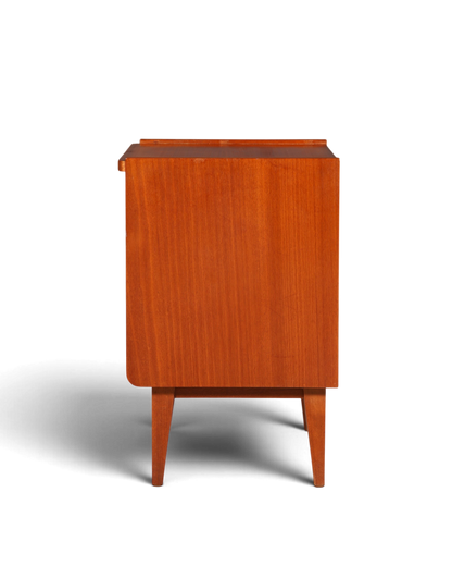 Hauptstadt Möblerei Mid Century Nachttisch aus Echtholz mit konischen Beinen in Vintage Danish Design Seitenansicht