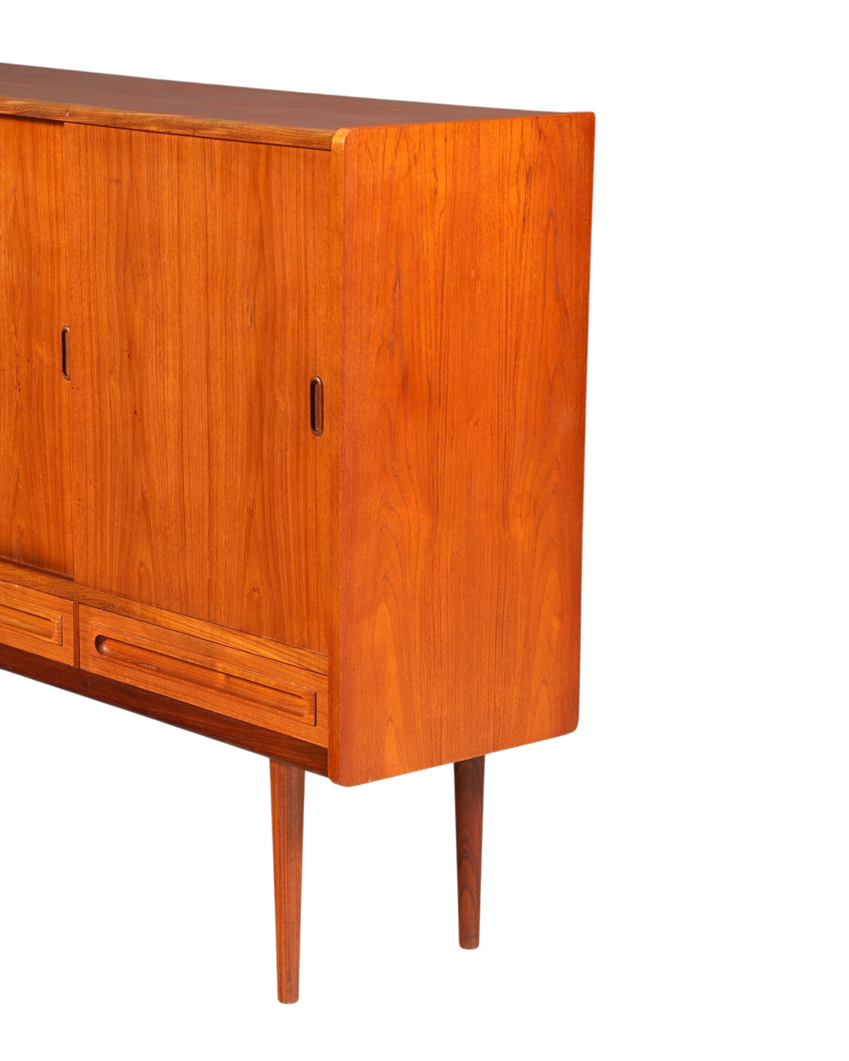 Hauptstadt Möblerei Mid Century Highboard aus Teakholz im skandinavischen Danish Design mit Schiebetüren