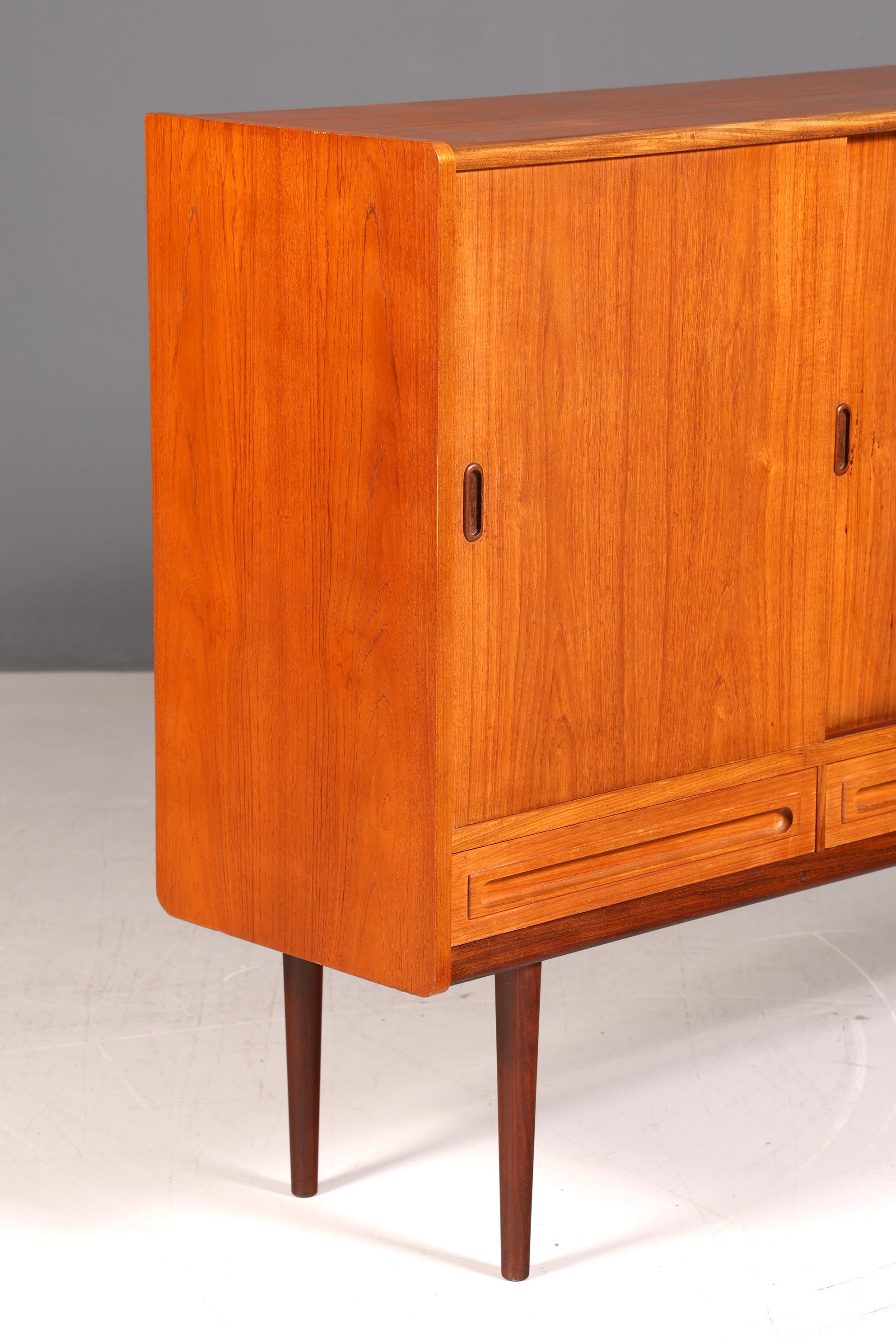 Stilvolles Mid Century Highboard Teak Holz Danish Design Sideboard Schrank Vintage Kommode Skandinavisch