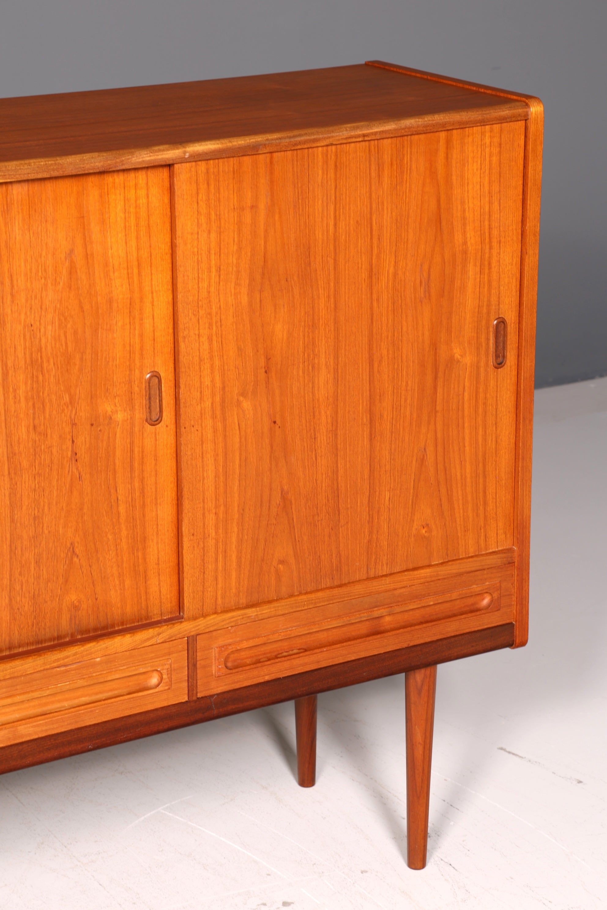 Stilvolles Mid Century Highboard Teak Holz Danish Design Sideboard Schrank Vintage Kommode Skandinavisch