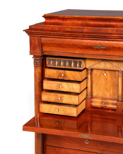 Hauptstadt Möblerei Biedermeier Sekretär aus Echtholz mit ausgeklappter Schreibfläche und kleinen Innenschubladen