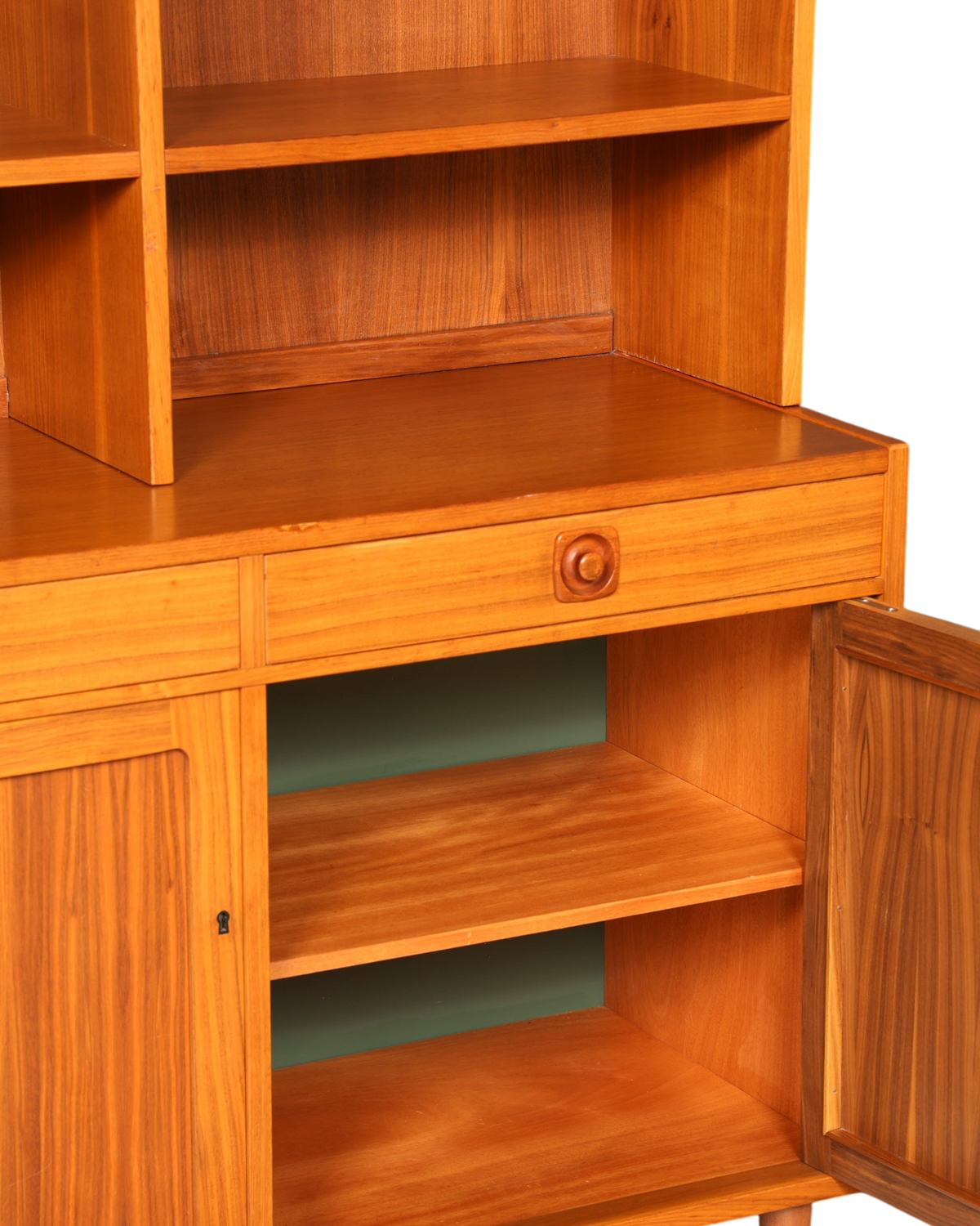 Hauptstadt Möblerei Mid Century Regal im Danish Design aus Holzfurnier mit Schrankfach und höhenverstellbaren Böden