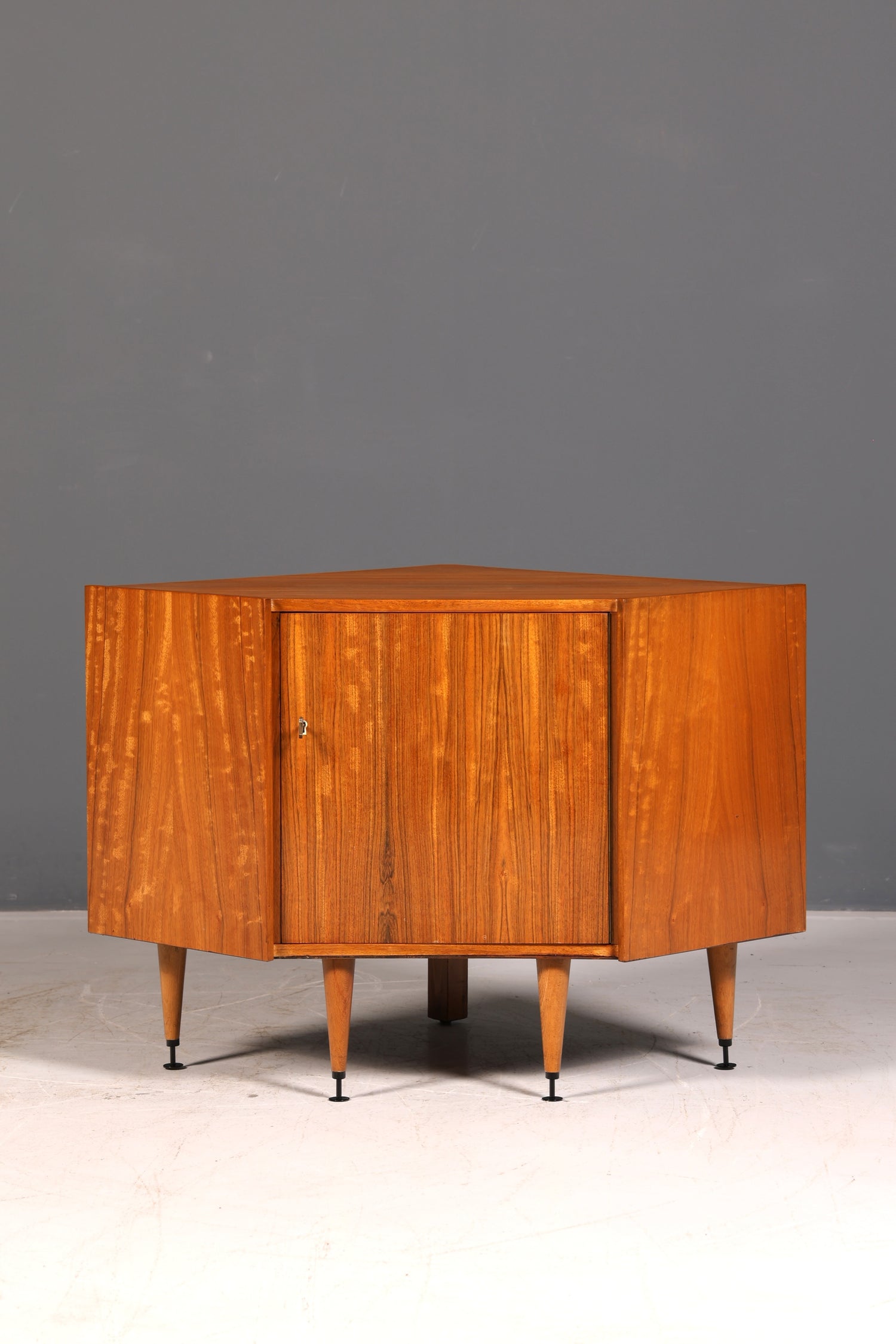 Wunderschöne Mid Century Eckkommode Vintage Schrank Eckschrank 60er Jahre Kommode echt Holz