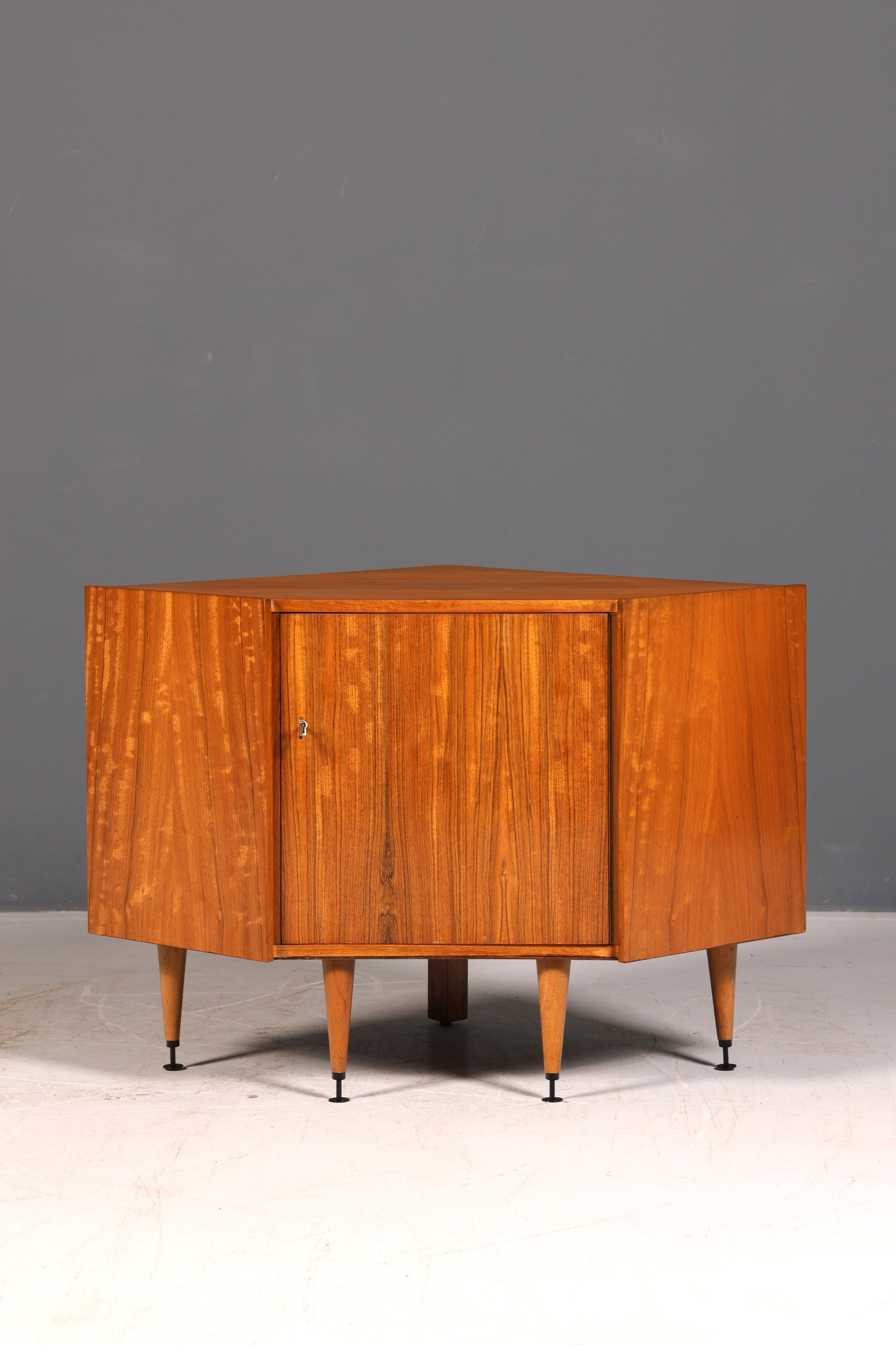 Wunderschöne Mid Century Eckkommode Vintage Schrank Eckschrank 60er Jahre Kommode echt Holz